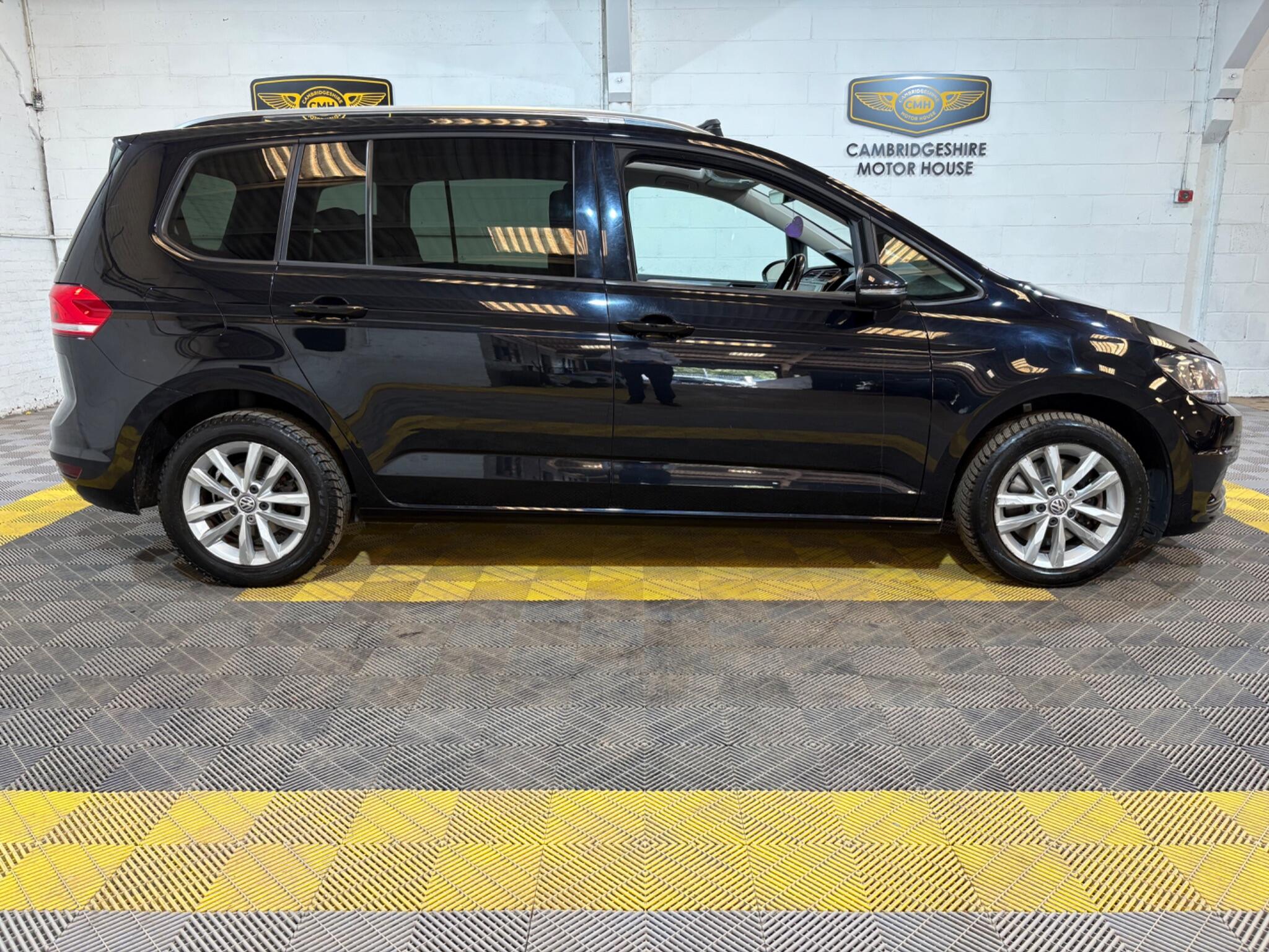 Volkswagen Touran view 64