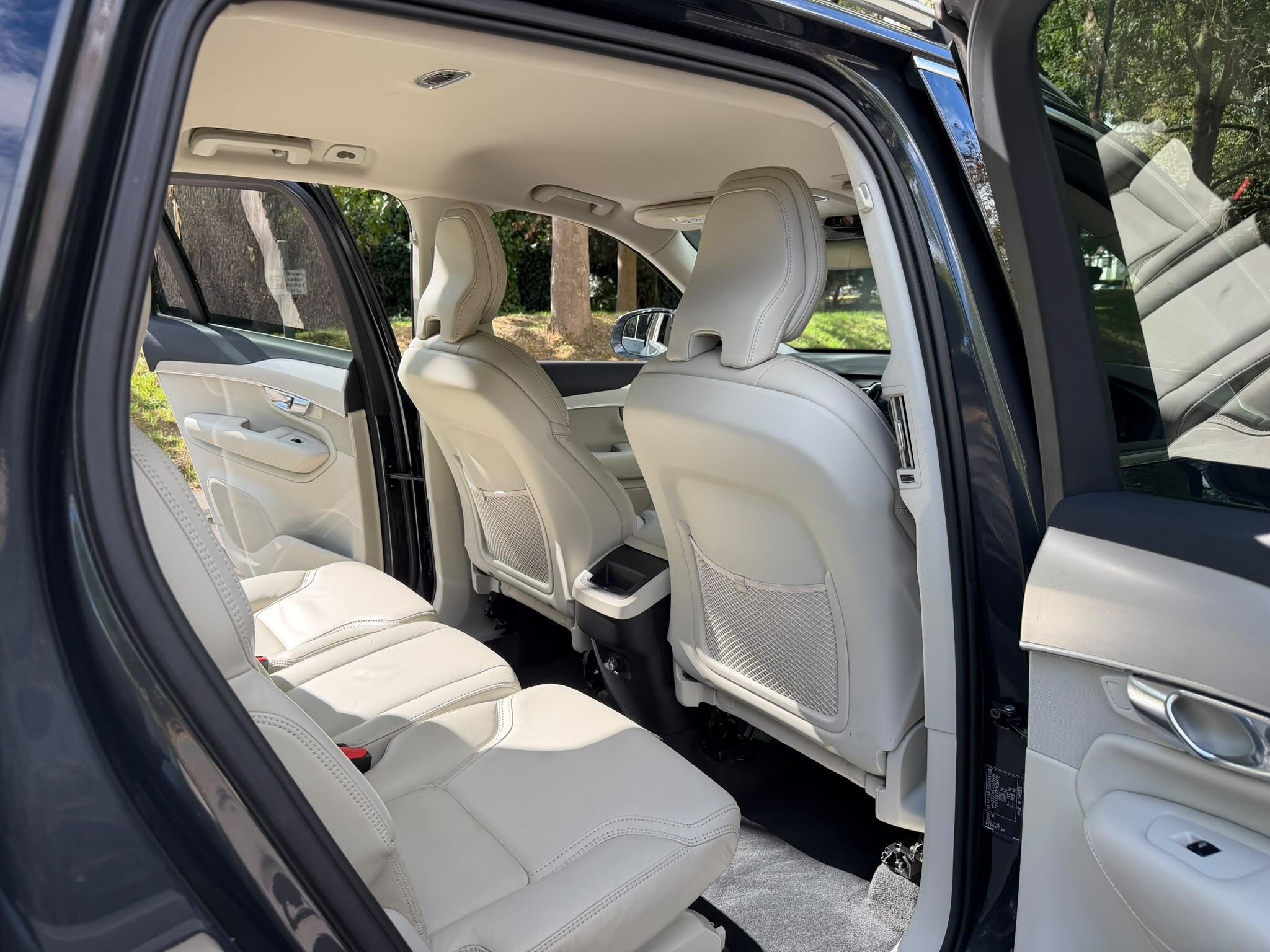 Volvo XC90 view 19