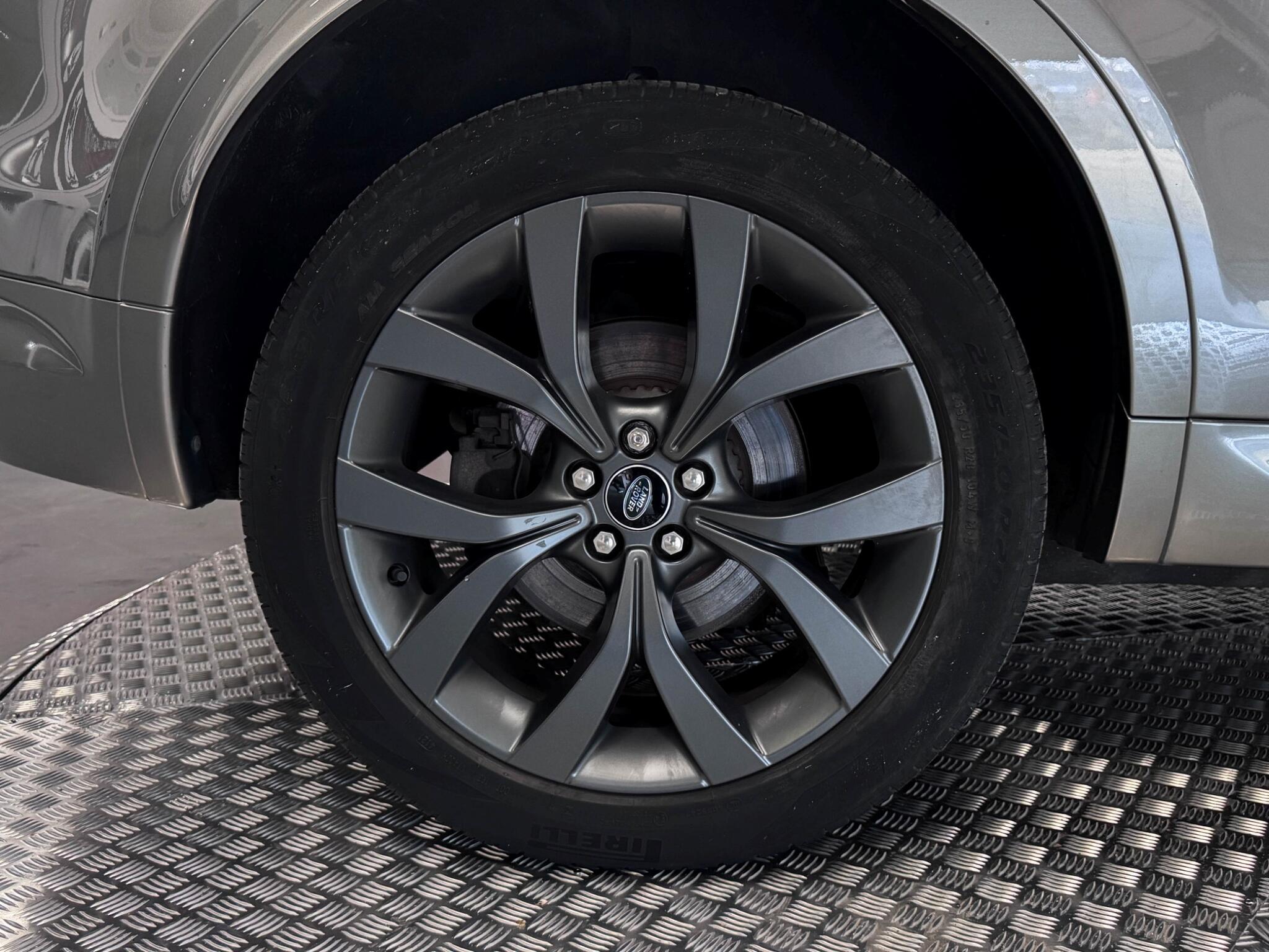 Land Rover Discovery Sport view 60