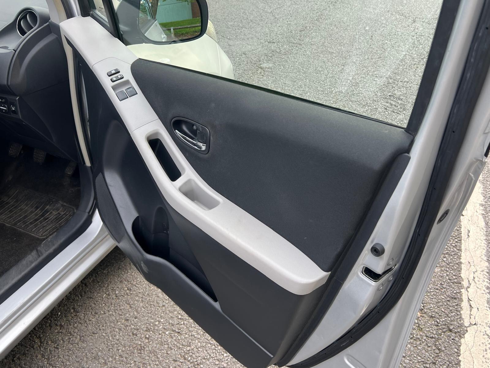 Toyota Yaris view 34