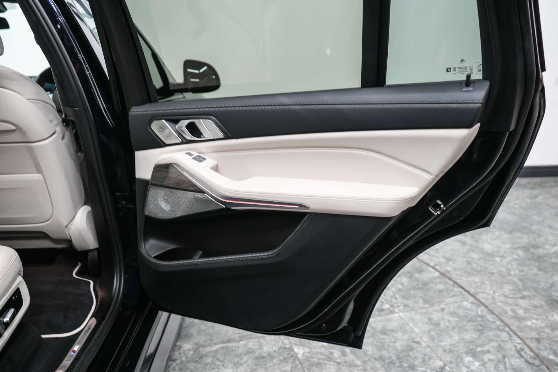 BMW X7 view 26