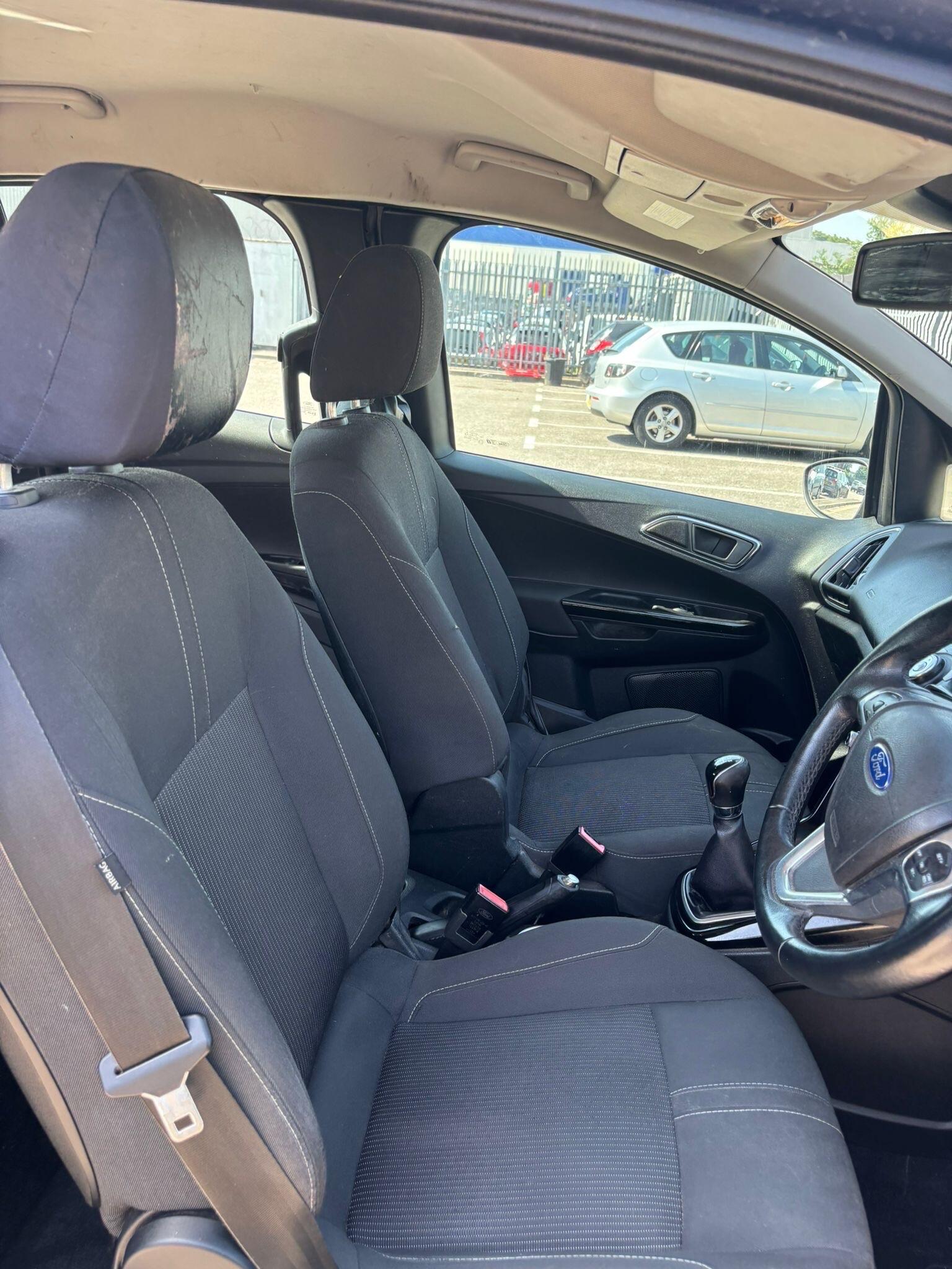 Ford B-Max view 28