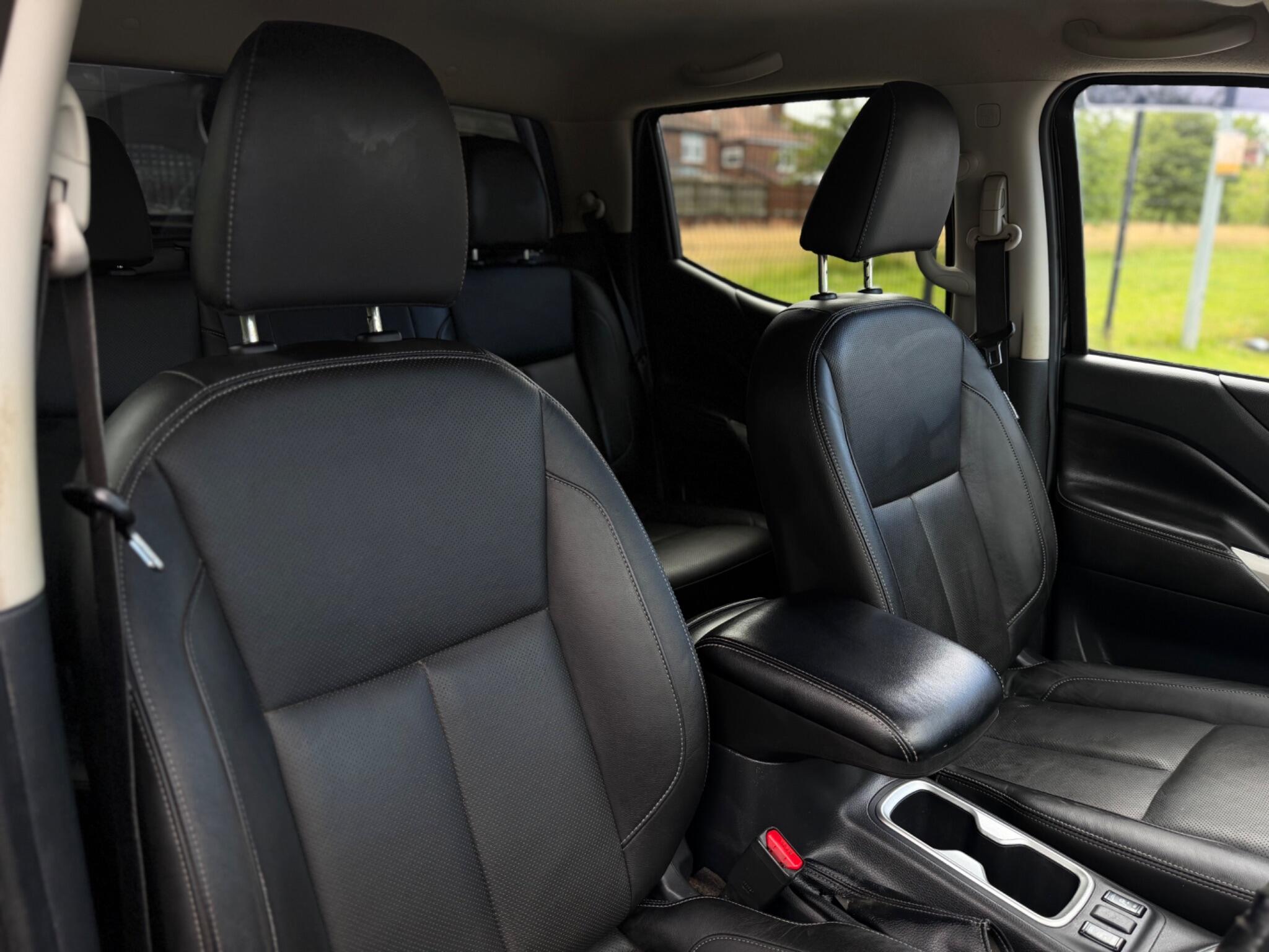Nissan Navara view 9