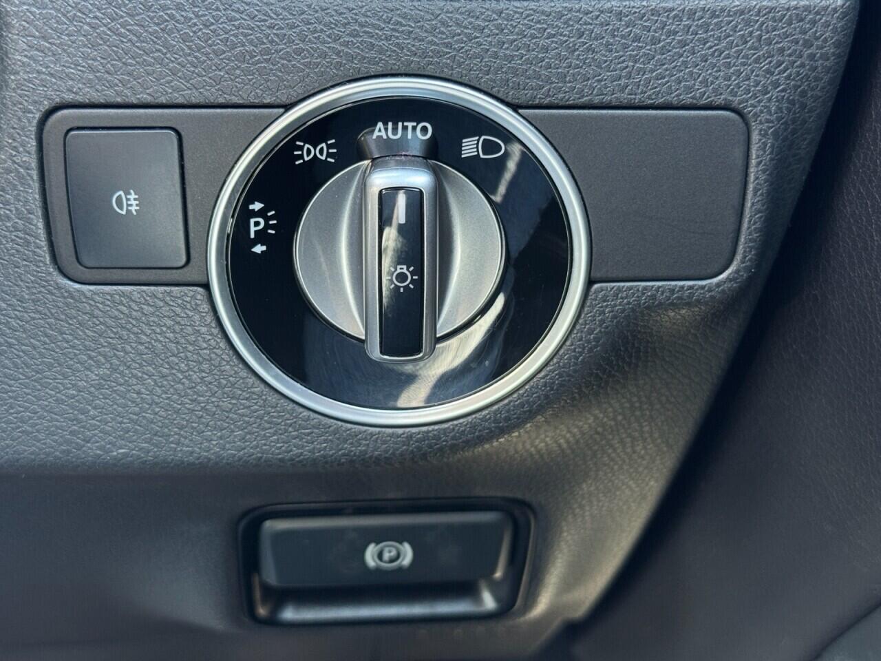 Mercedes-Benz Gla view 22