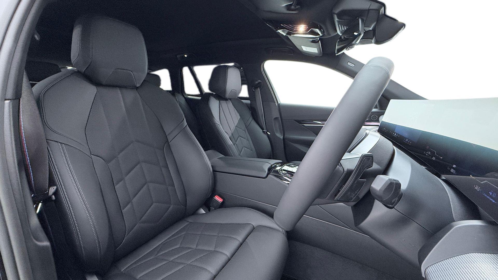 BMW 5 Series view 11