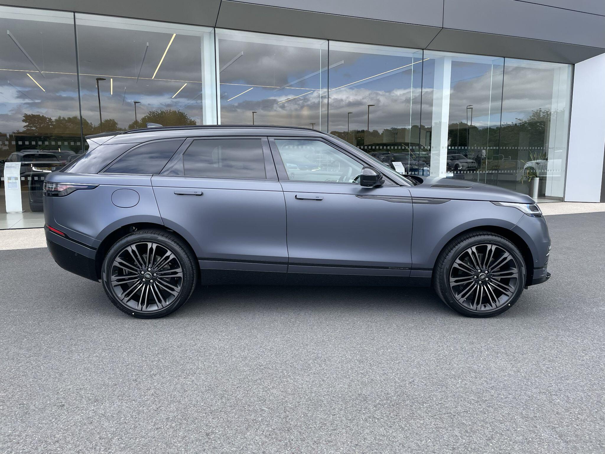 Land Rover Range Rover Velar view 4