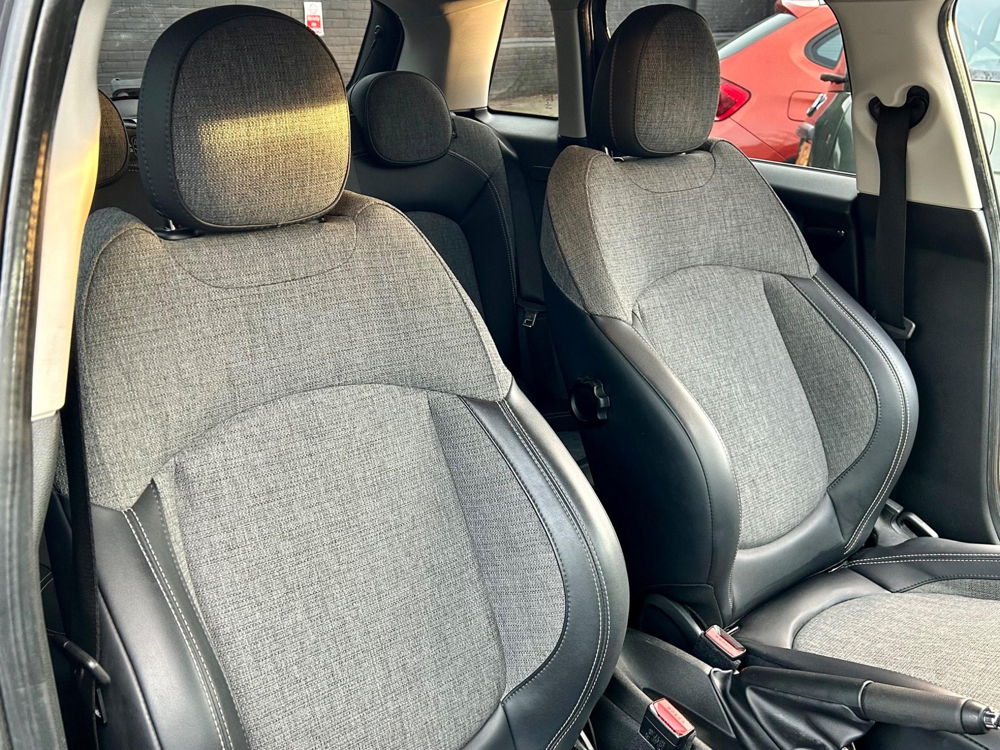 Mini Hatch view 13
