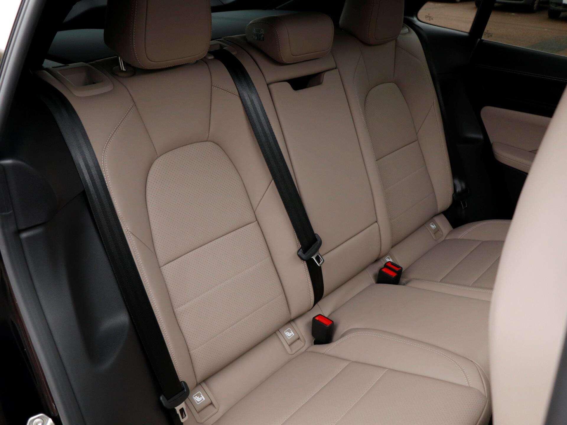 Porsche Macan view 26