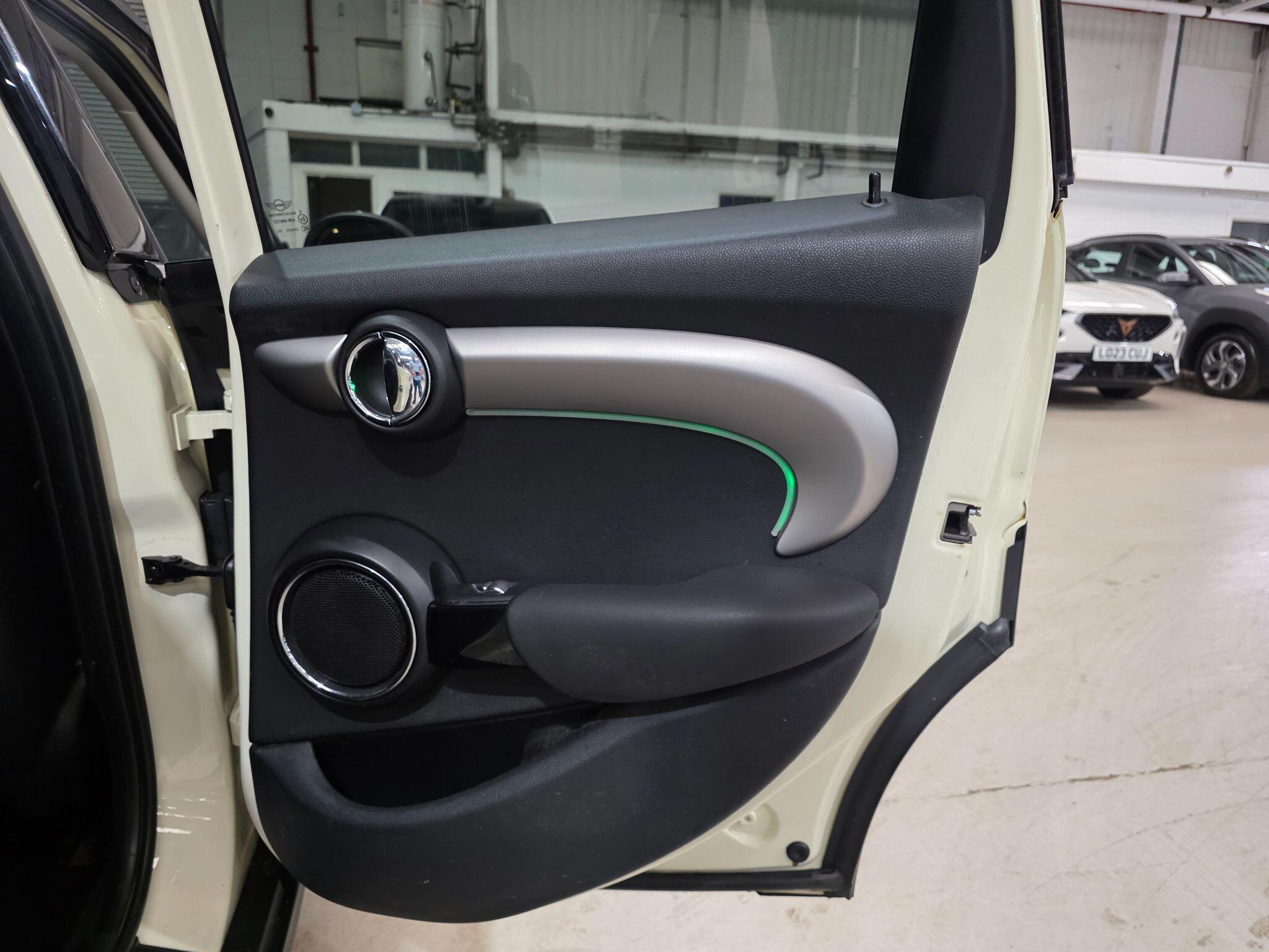 Mini Hatch view 21