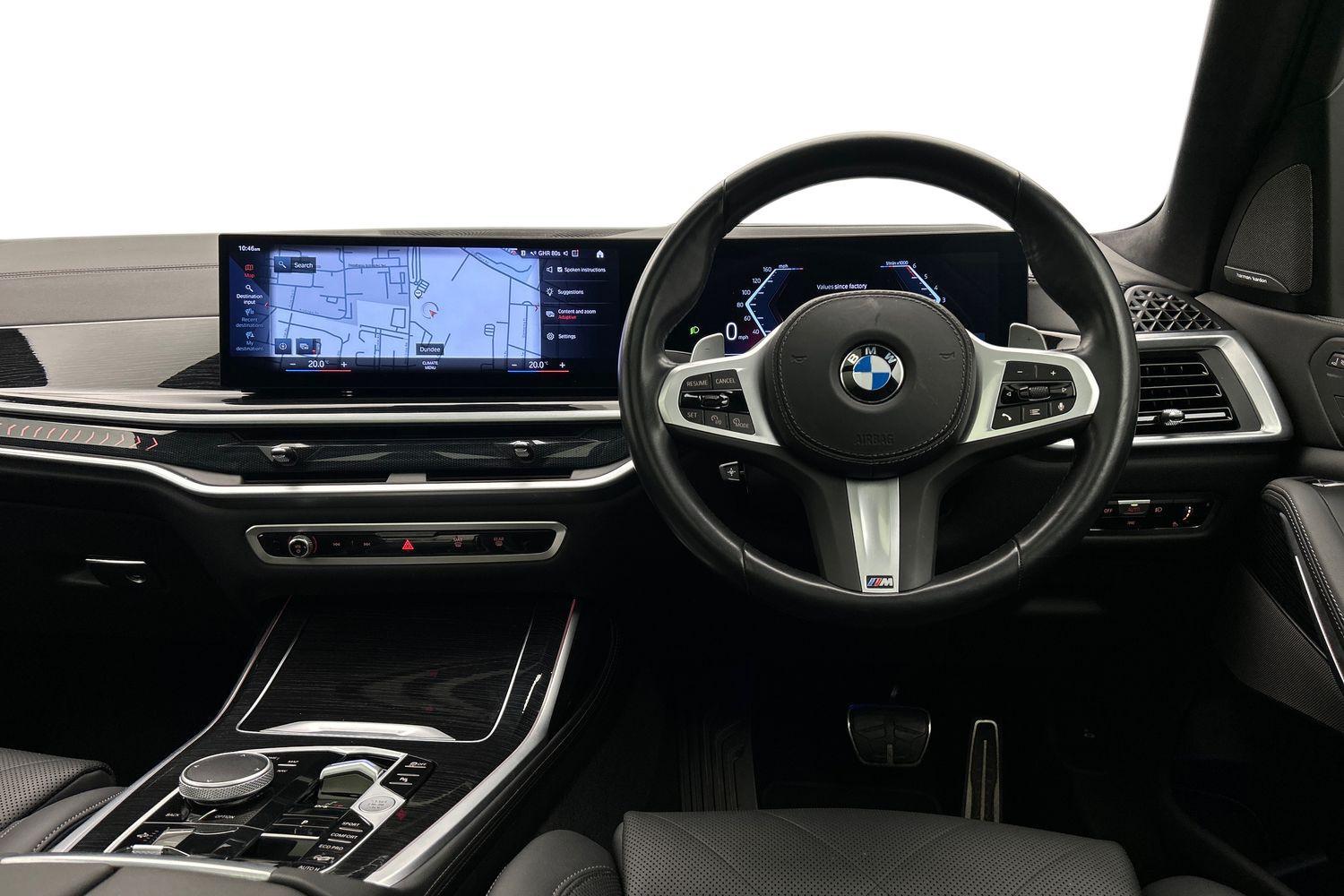 BMW X7 view 6
