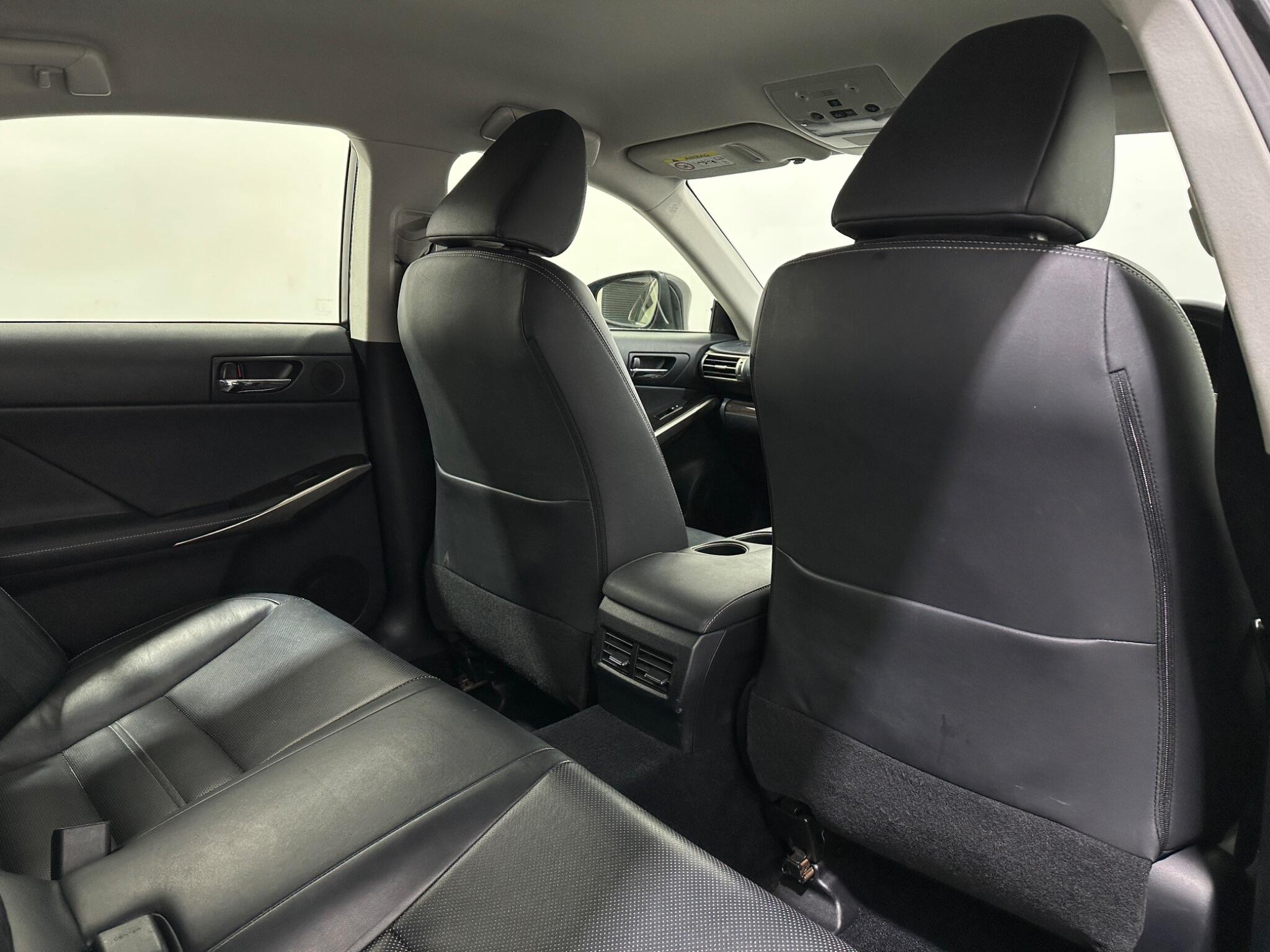 Lexus Is view 43