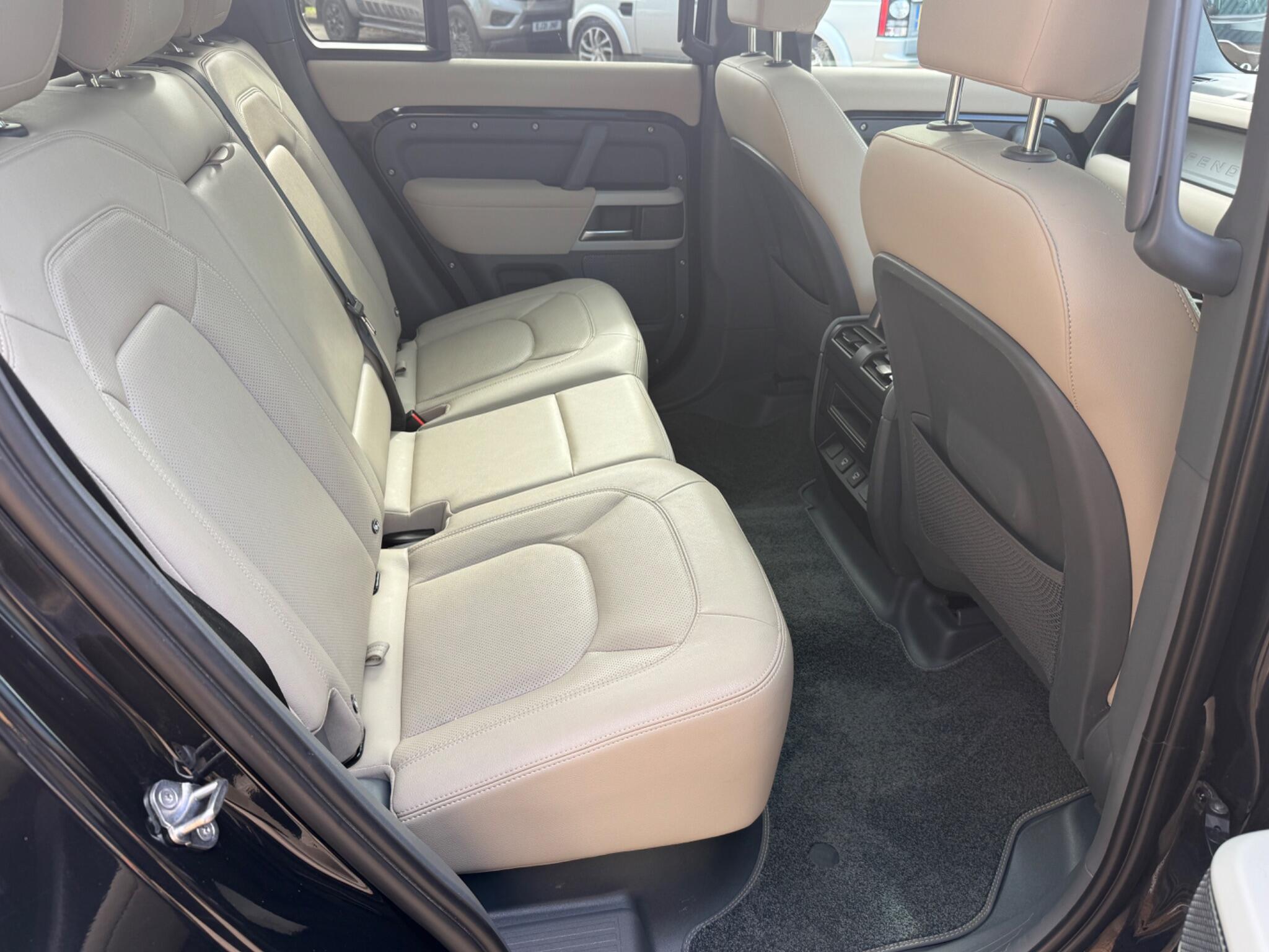 Land Rover Defender view 38