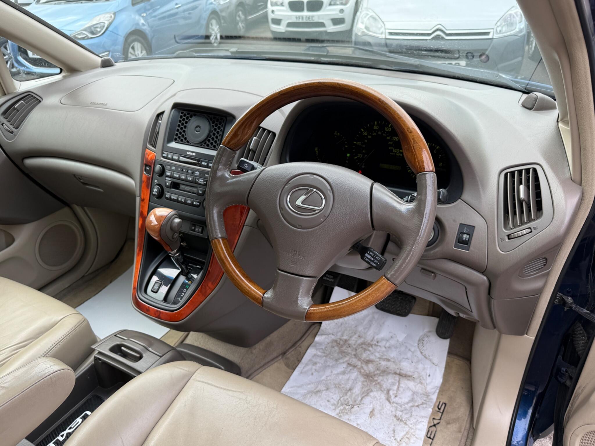Lexus RX - Image 30