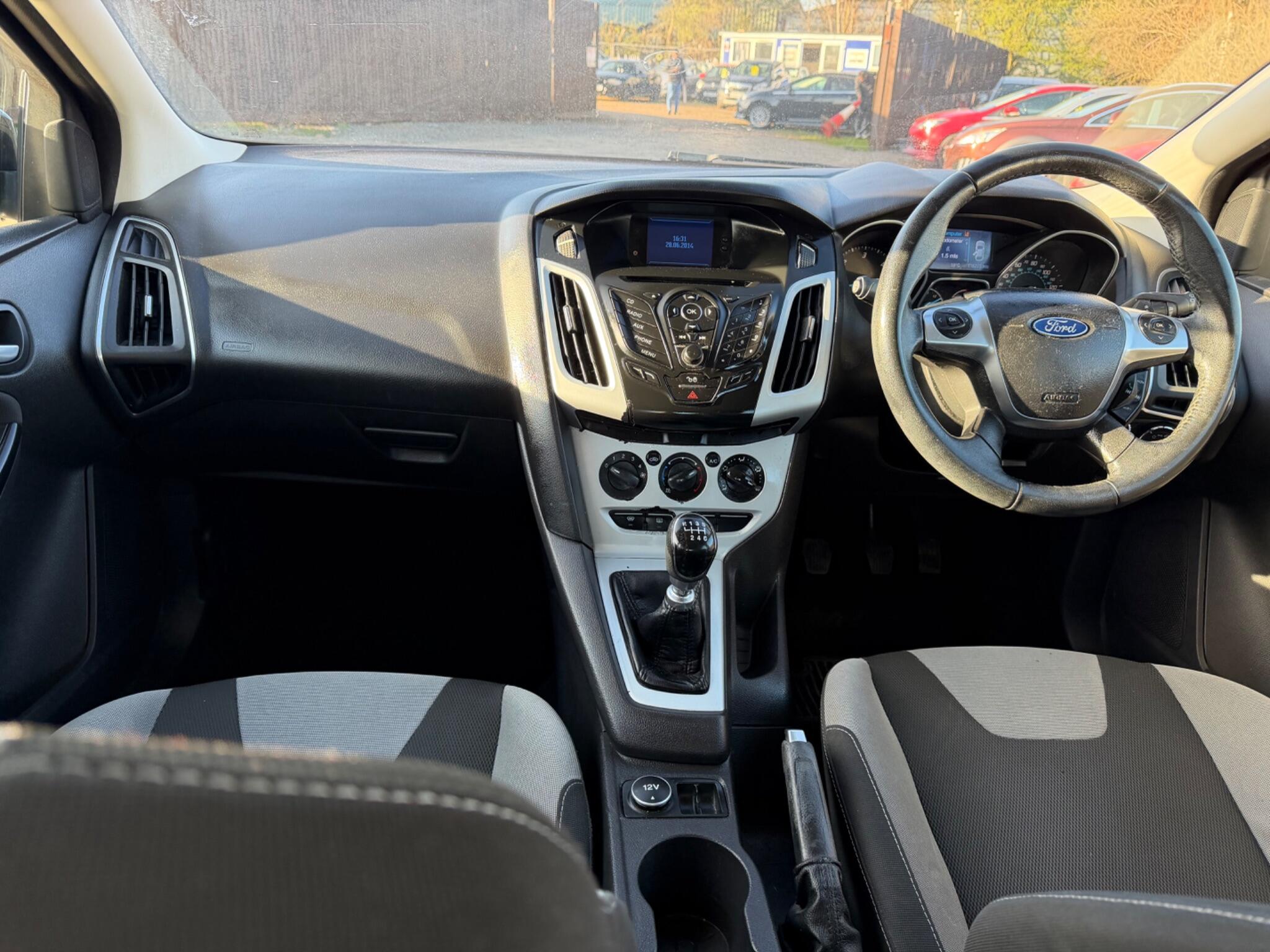 2012 Ford Focus 1.6 TDCi Zetec Euro 5 (s/s) 5dr image 16