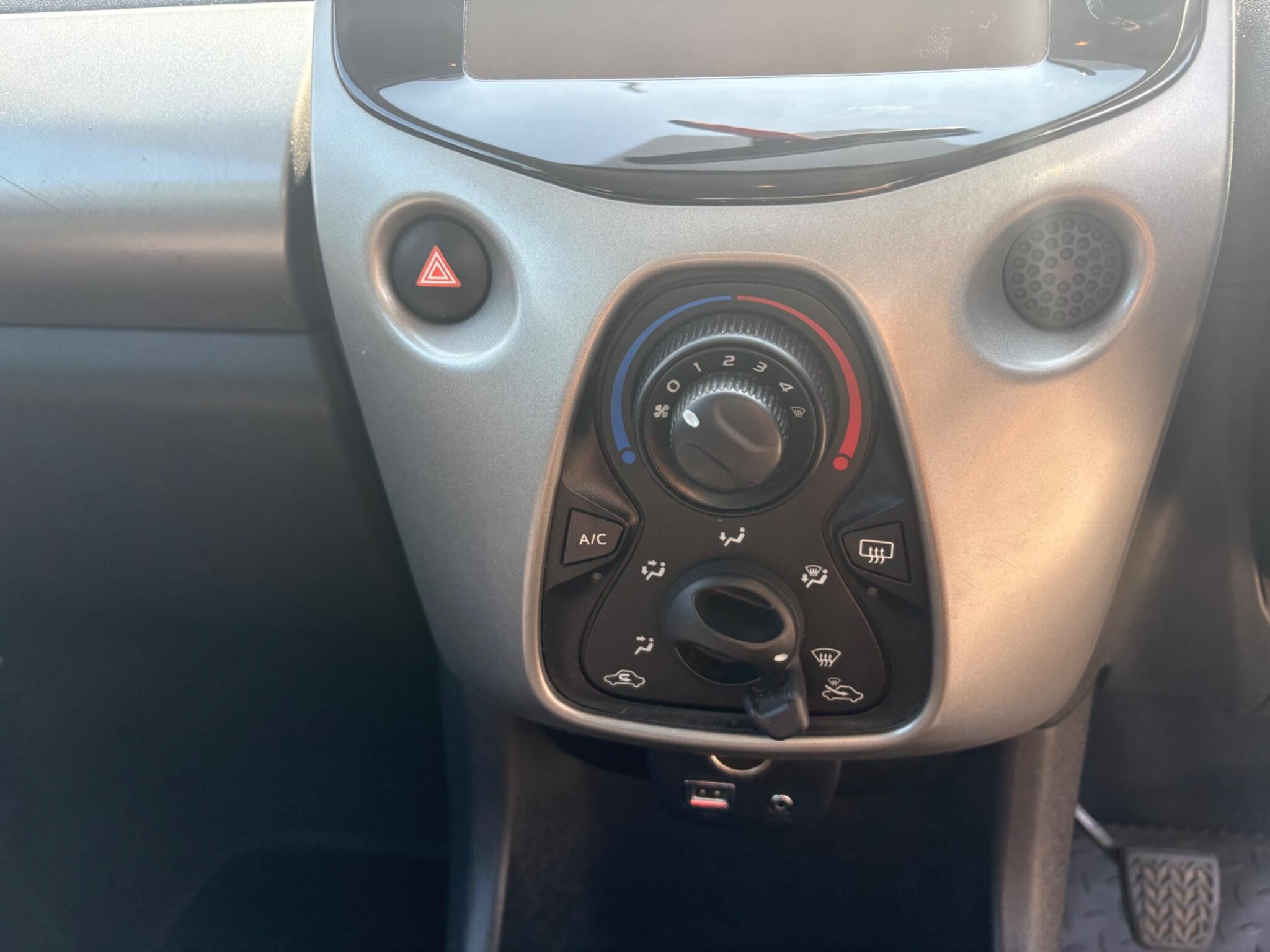 2015 Peugeot 108 1.0 Active Euro 6 5dr • 75,187 miles image 39