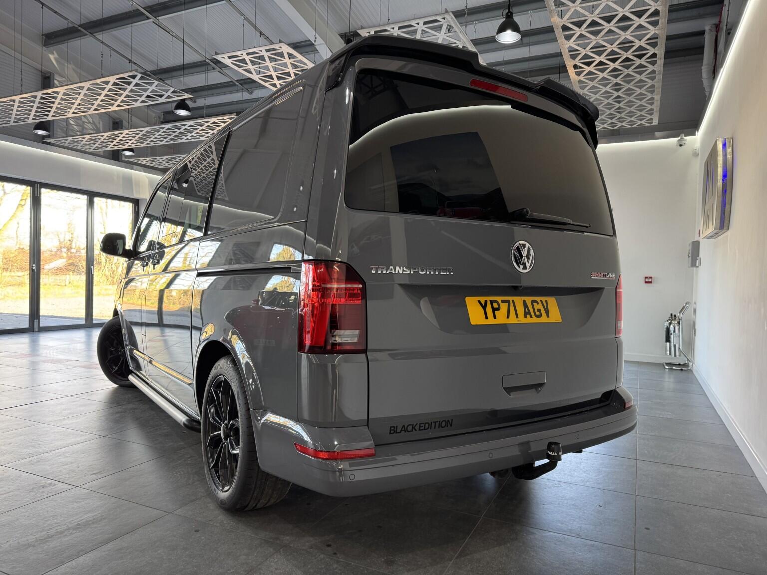 Volkswagen Transporter view 4