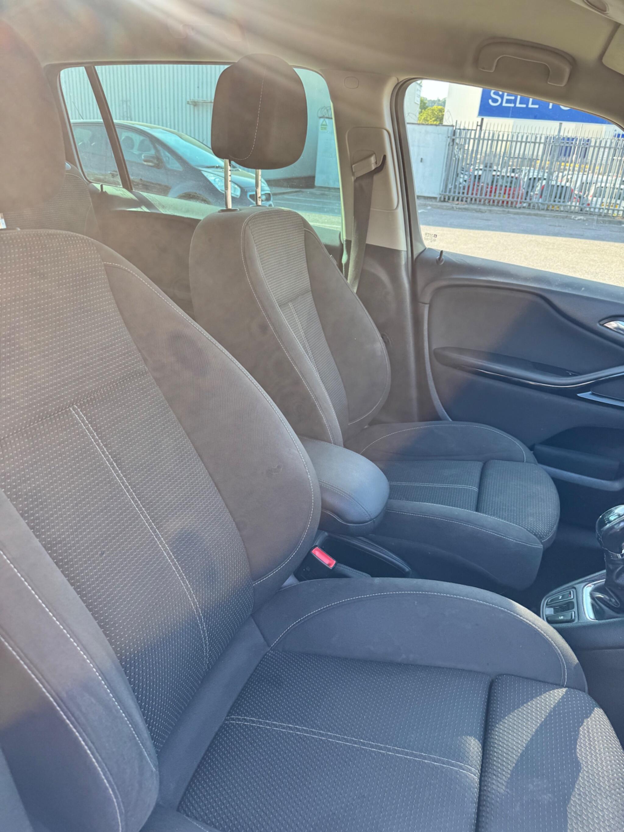Vauxhall Zafira Tourer view 29