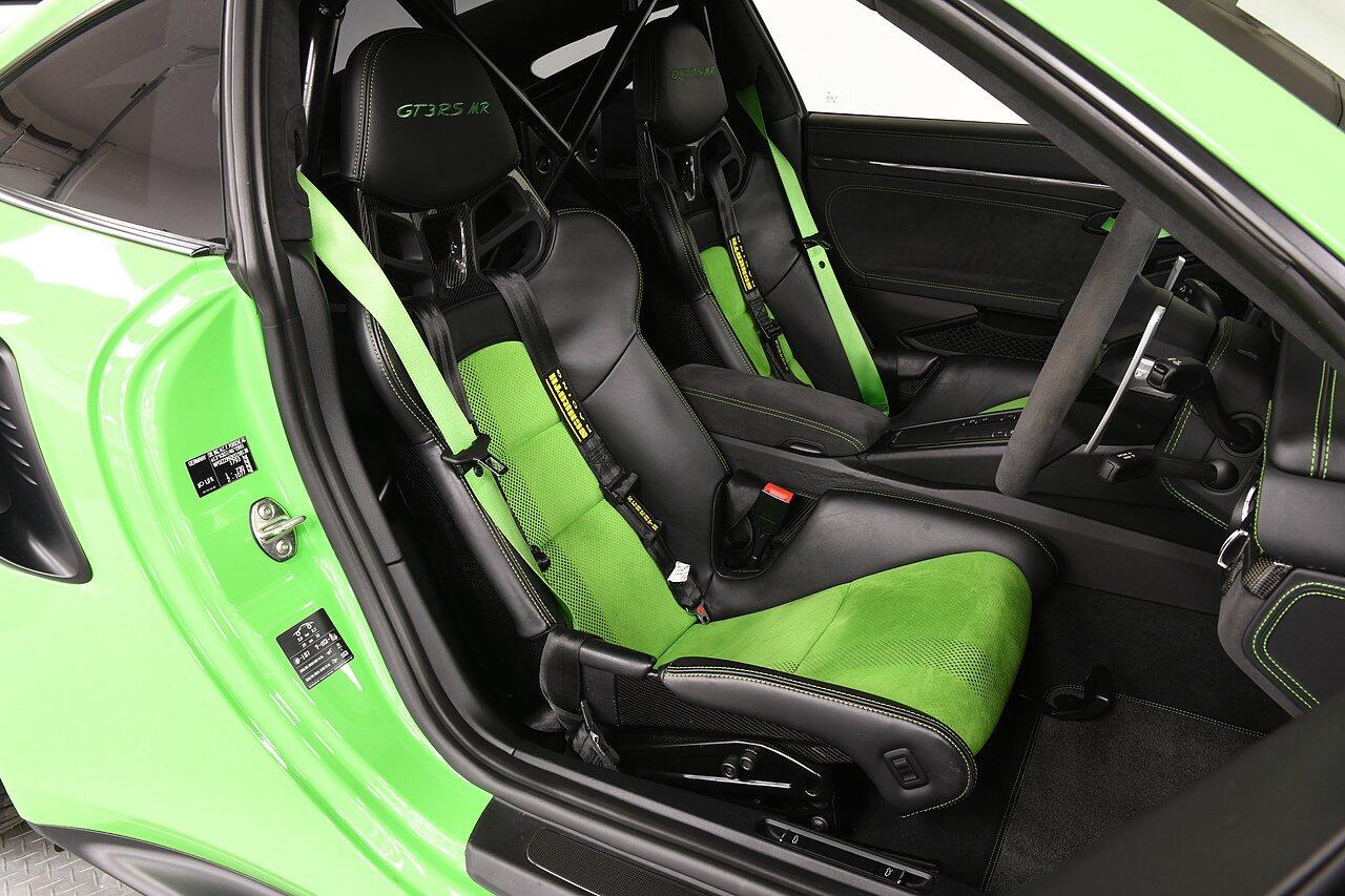 Porsche 911 view 7