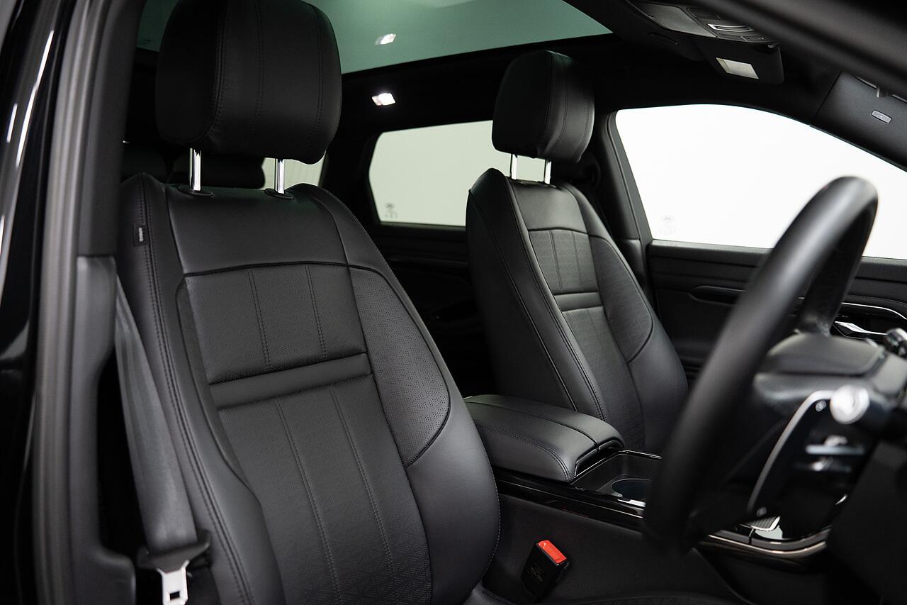 Land Rover Range Rover Evoque view 2
