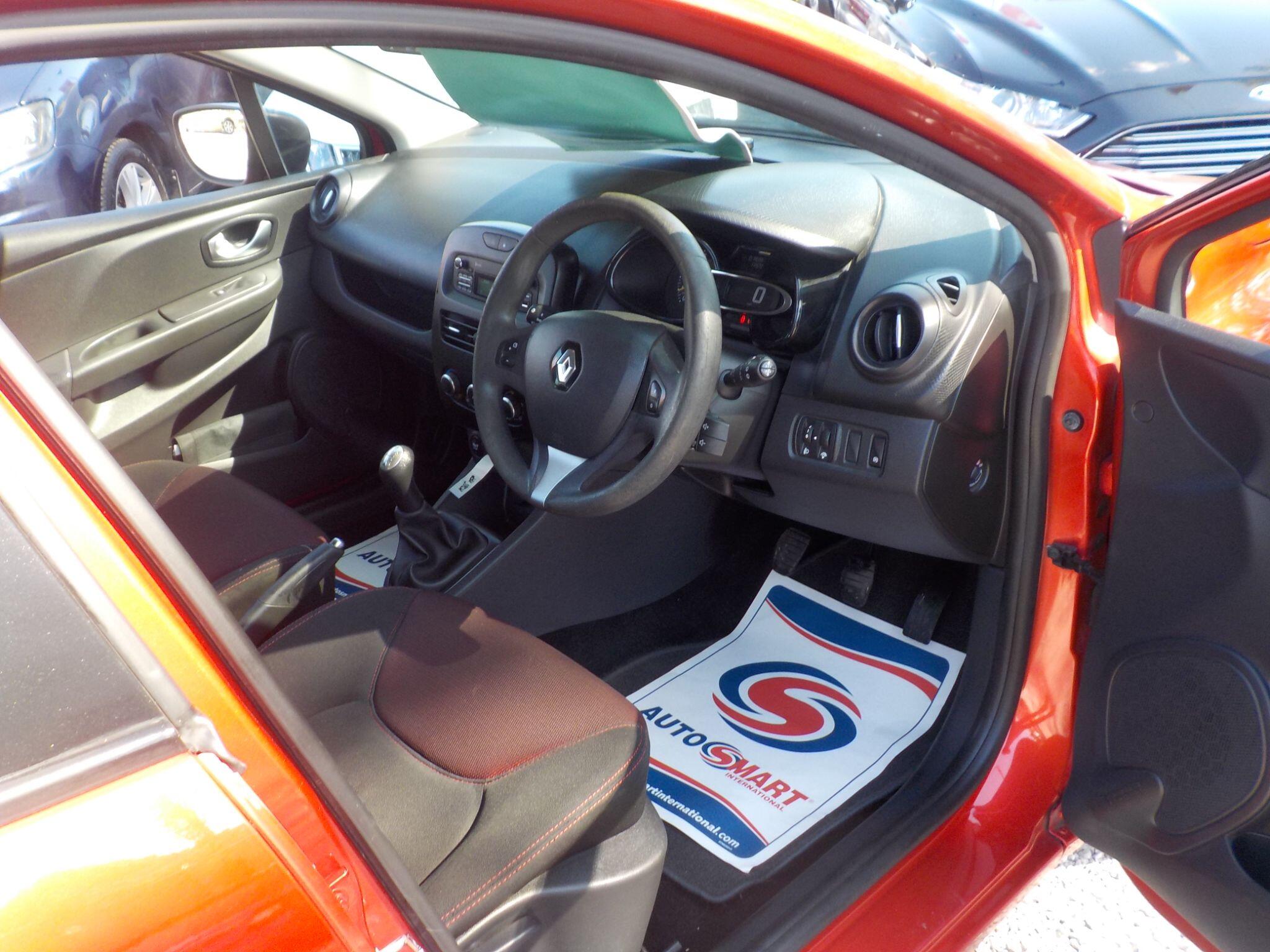 Renault Clio 0.9 TCe Play Euro 6 (s/s) 5dr