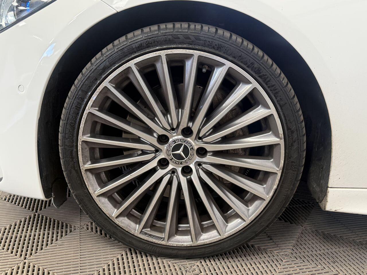 Mercedes-Benz C Class view 22