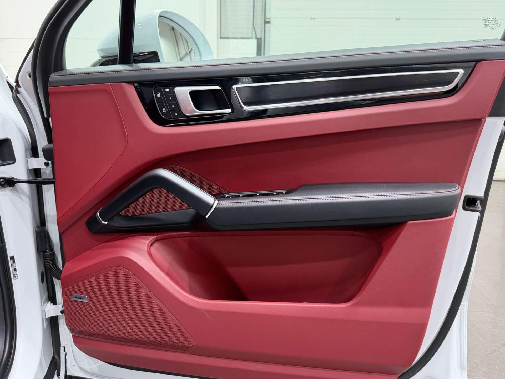 Porsche Cayenne view 39
