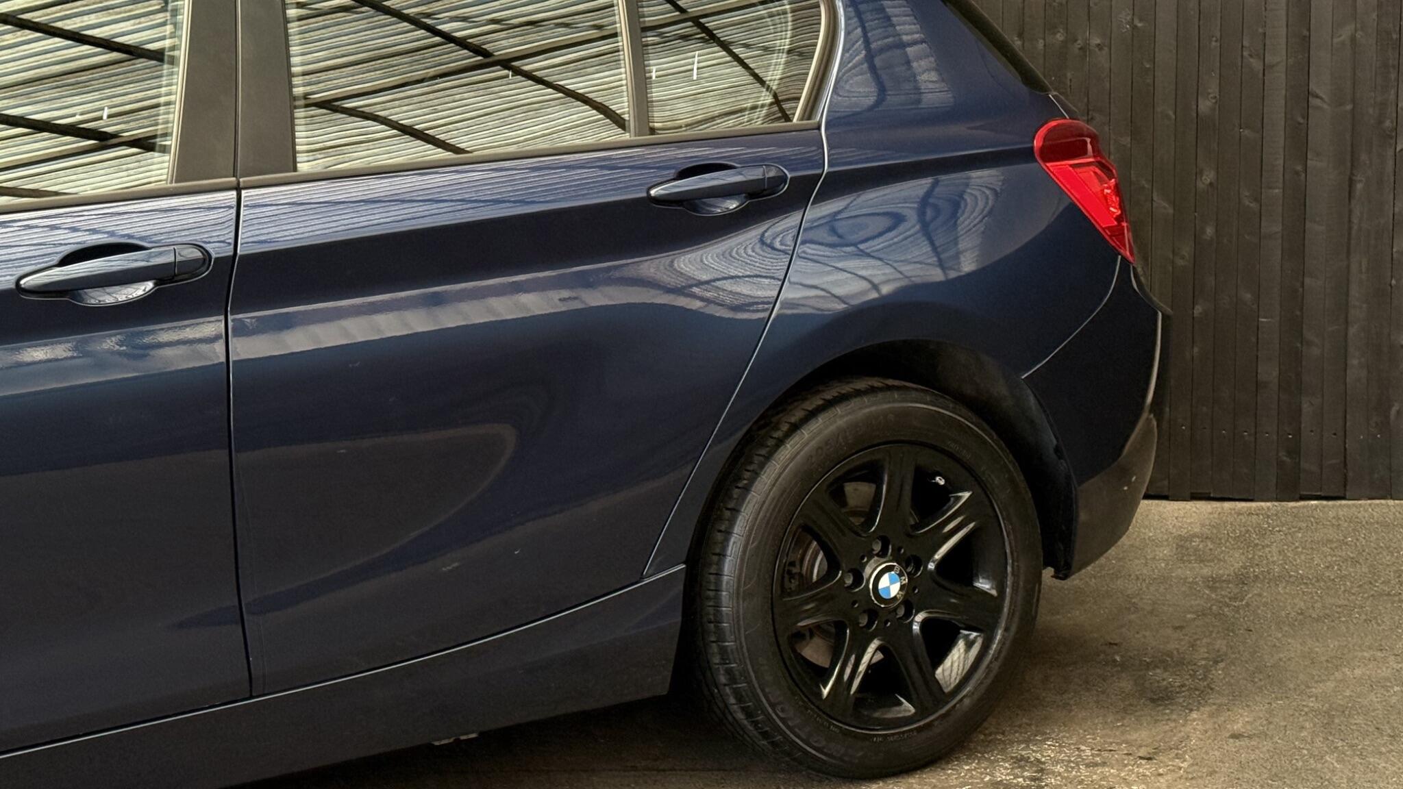 BMW 1 Series view 8