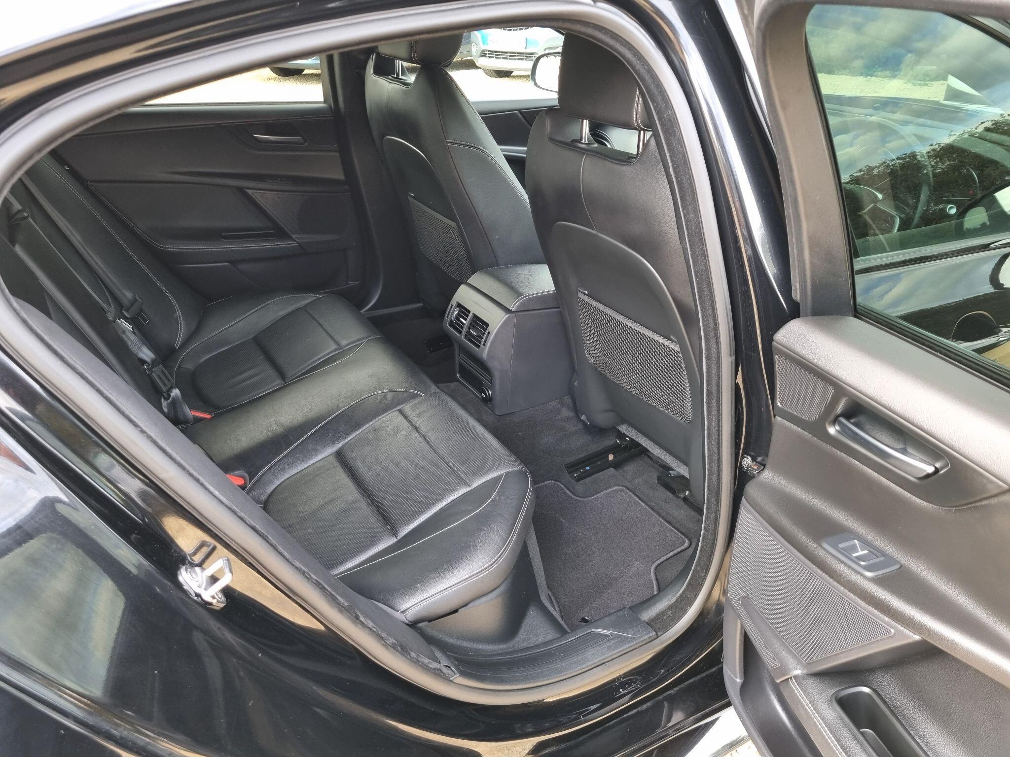 Jaguar Xe view 43