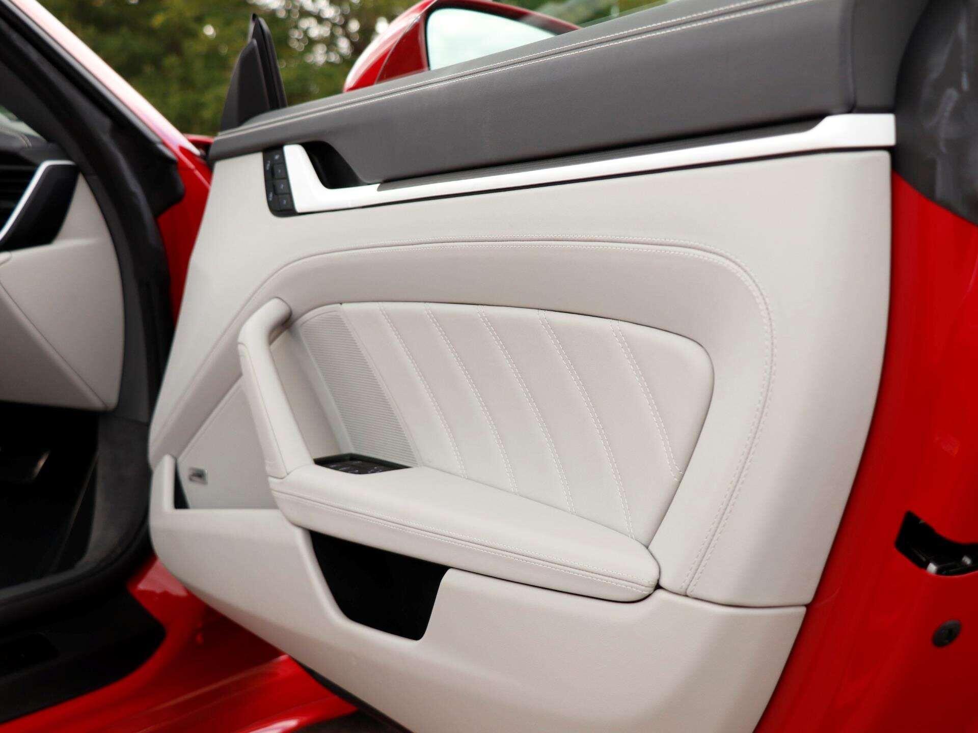 Porsche 911 view 26