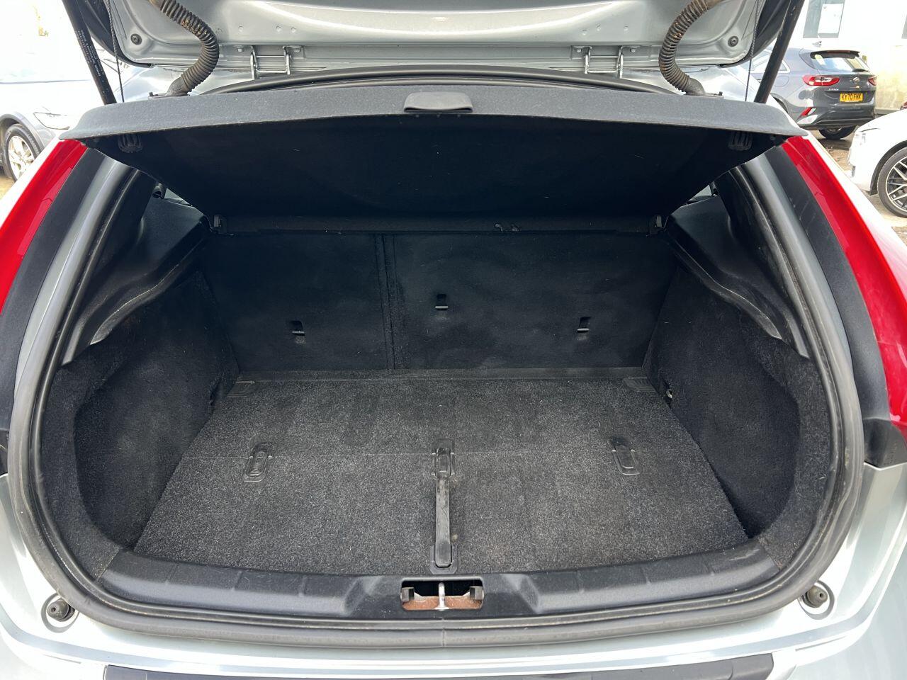 Volvo V40 Cross Country view 9