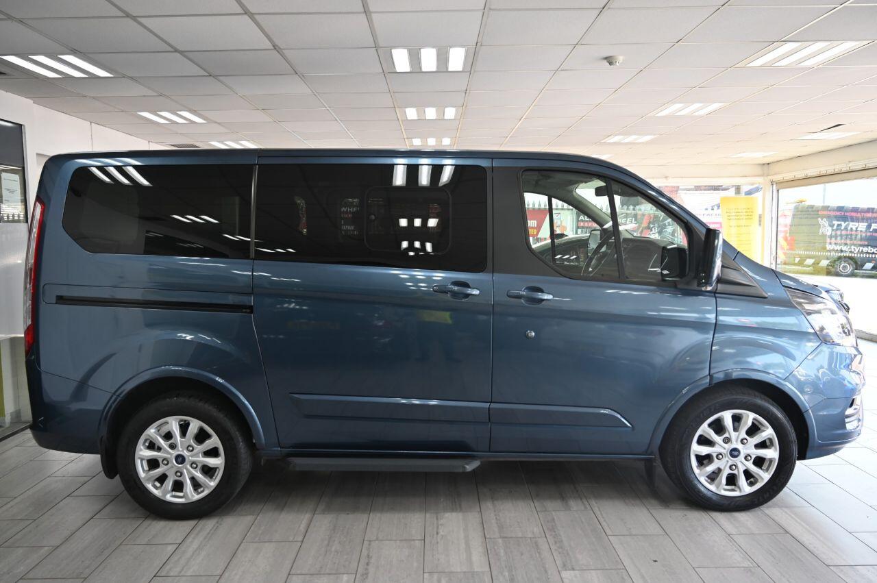 Ford Tourneo Custom view 3