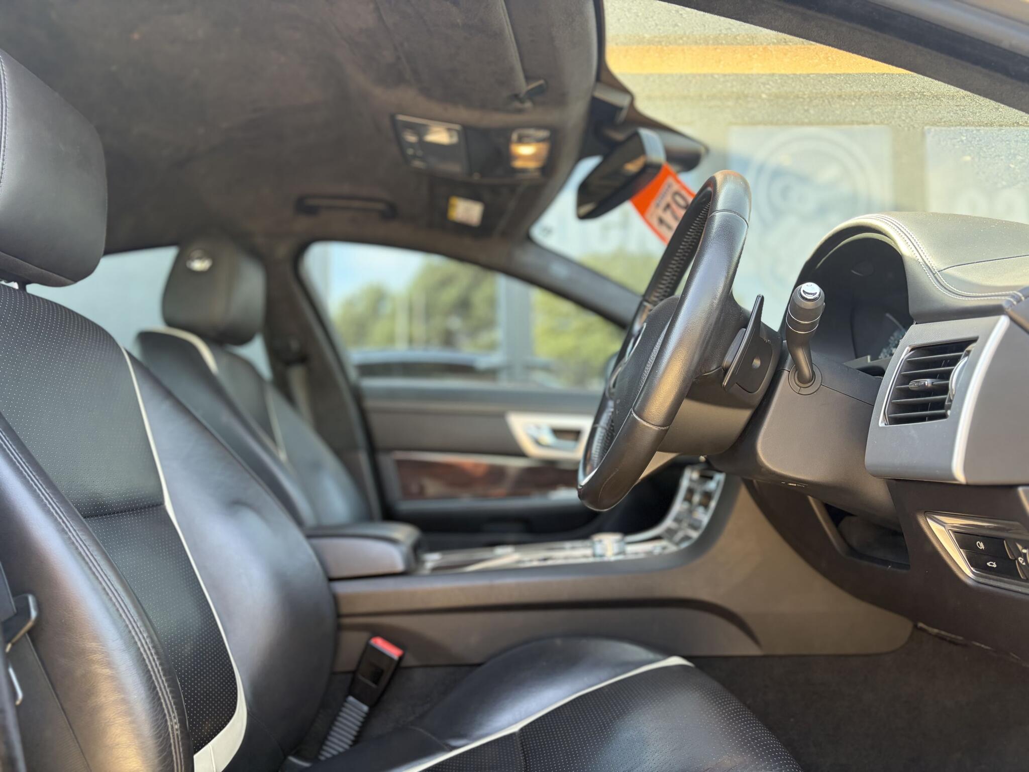 Jaguar XF view 11