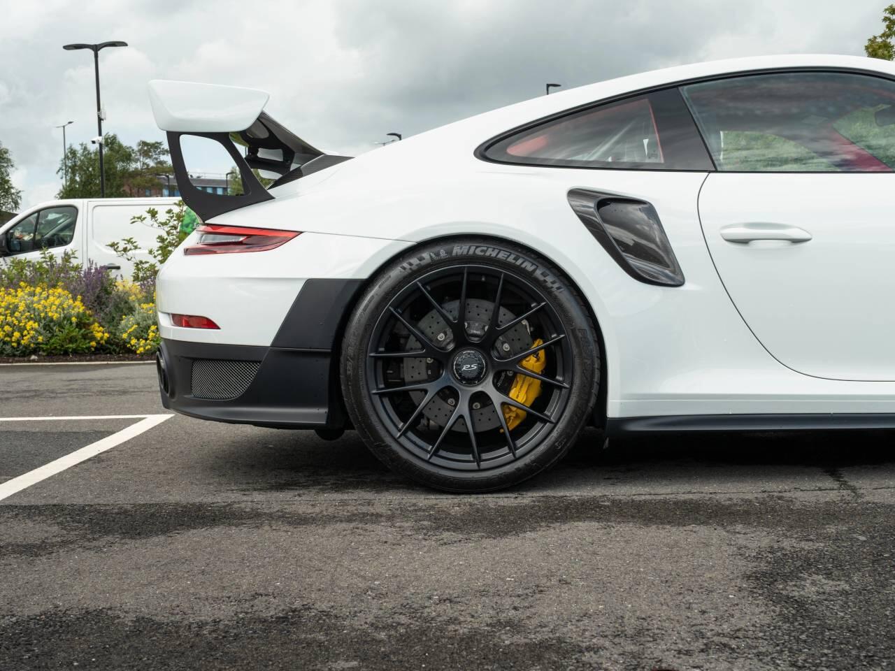Porsche 911 view 13