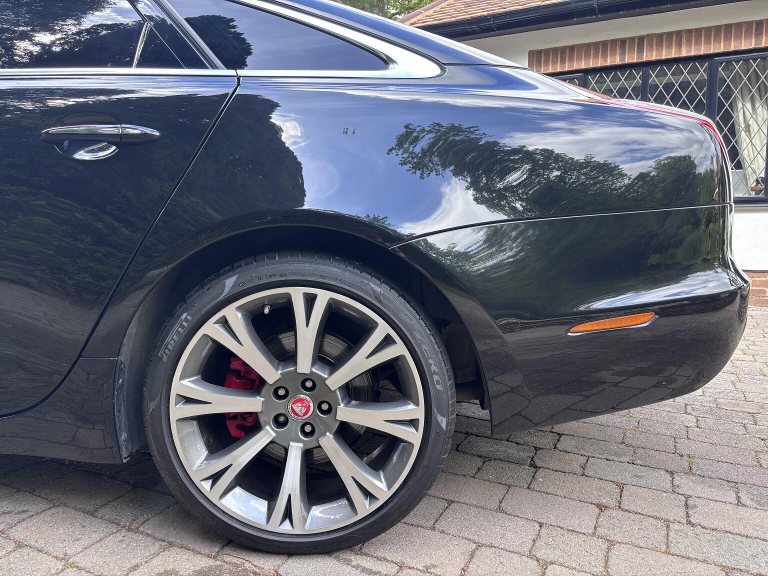 Jaguar XJ view 11