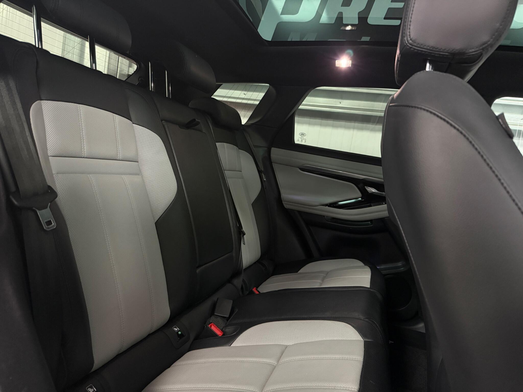 Land Rover Range Rover Evoque view 21
