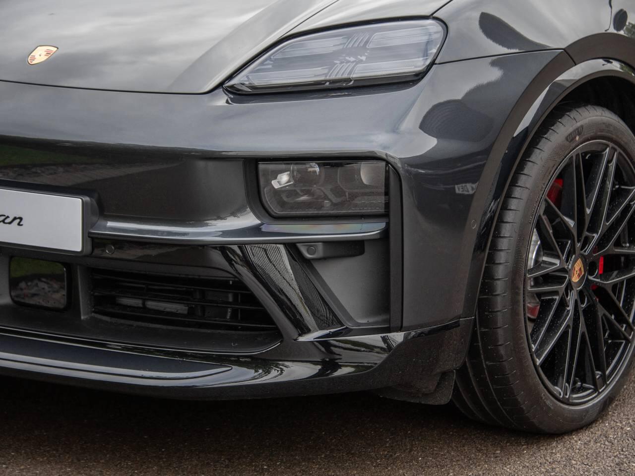 Porsche Macan view 11
