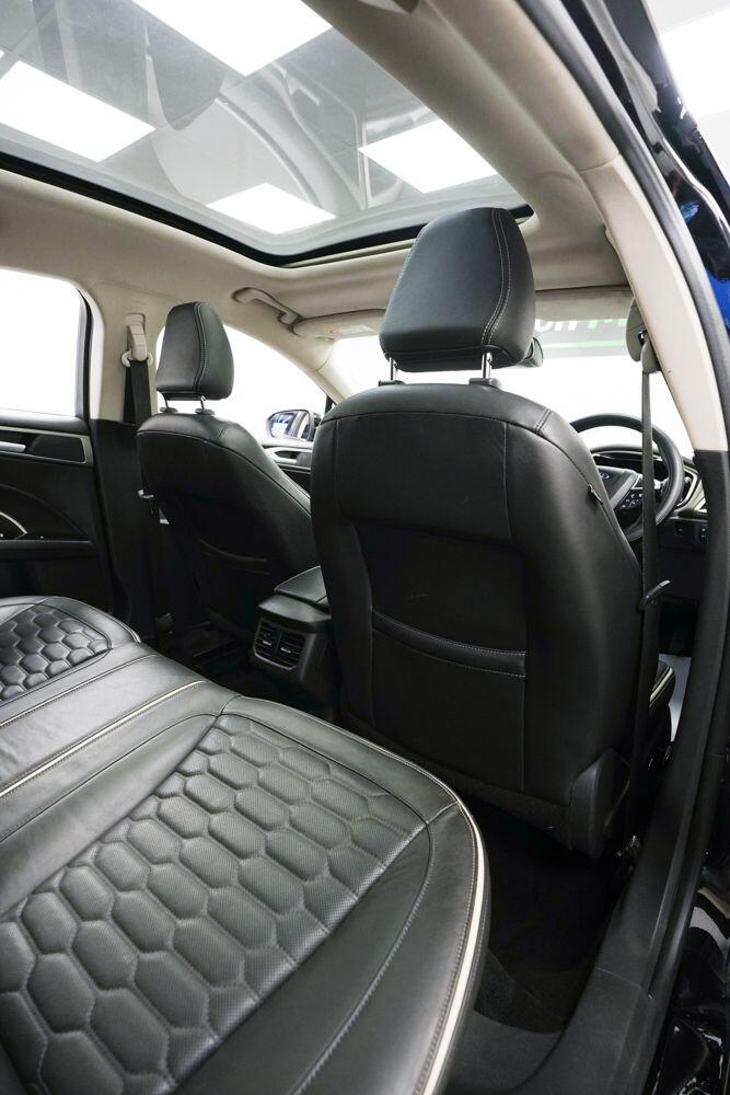 Ford Mondeo view 15