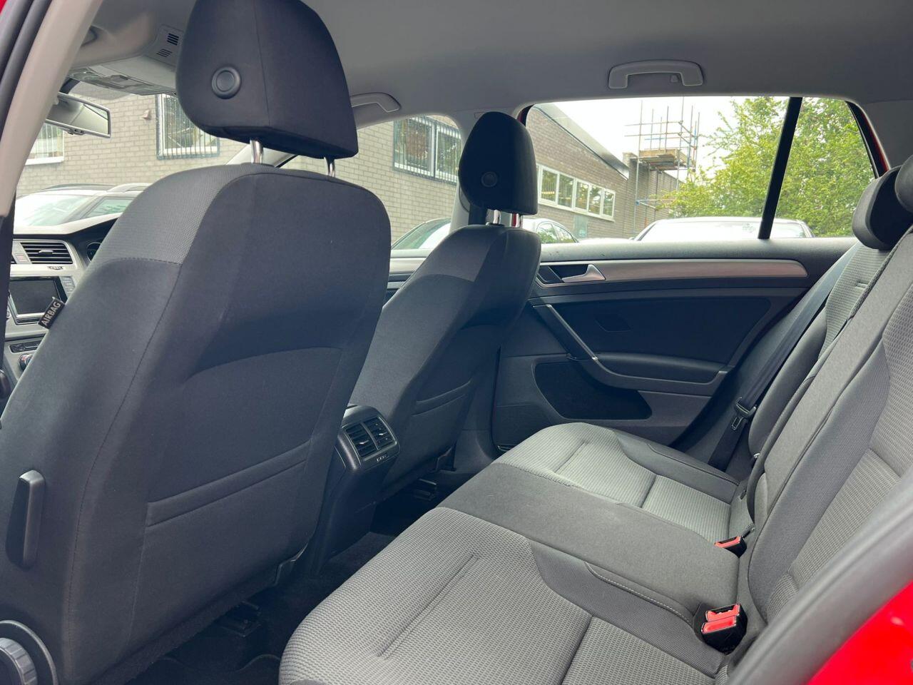 Volkswagen Golf view 22