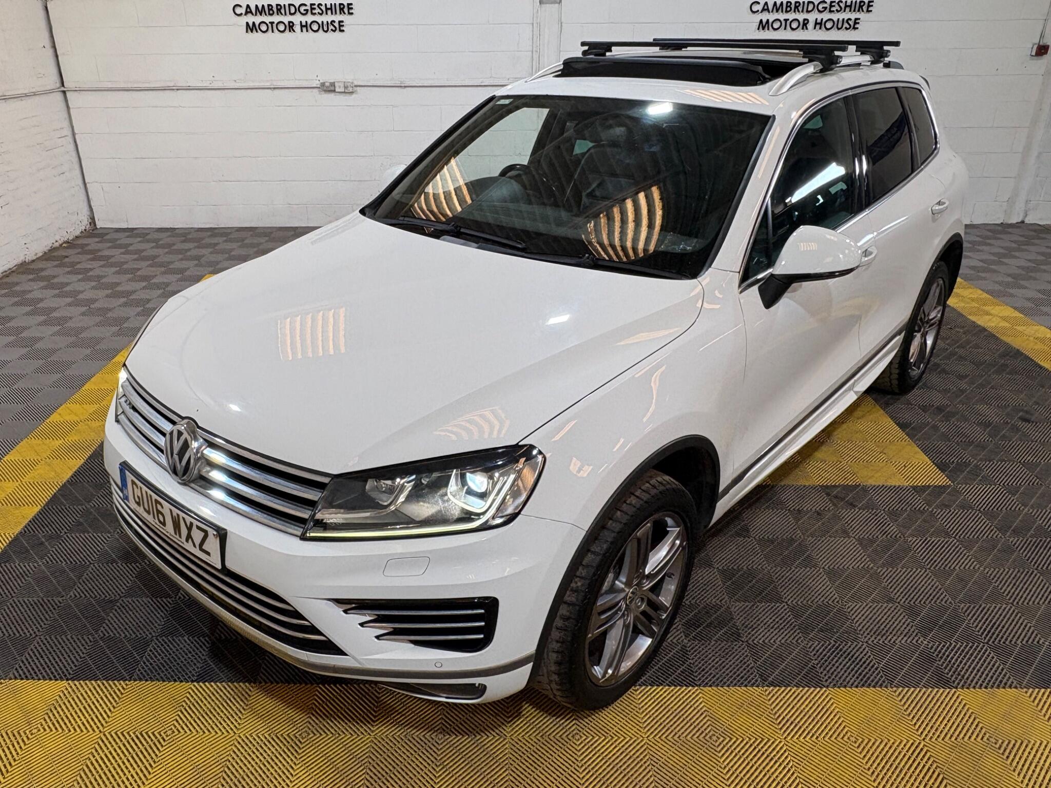 Volkswagen Touareg view 12