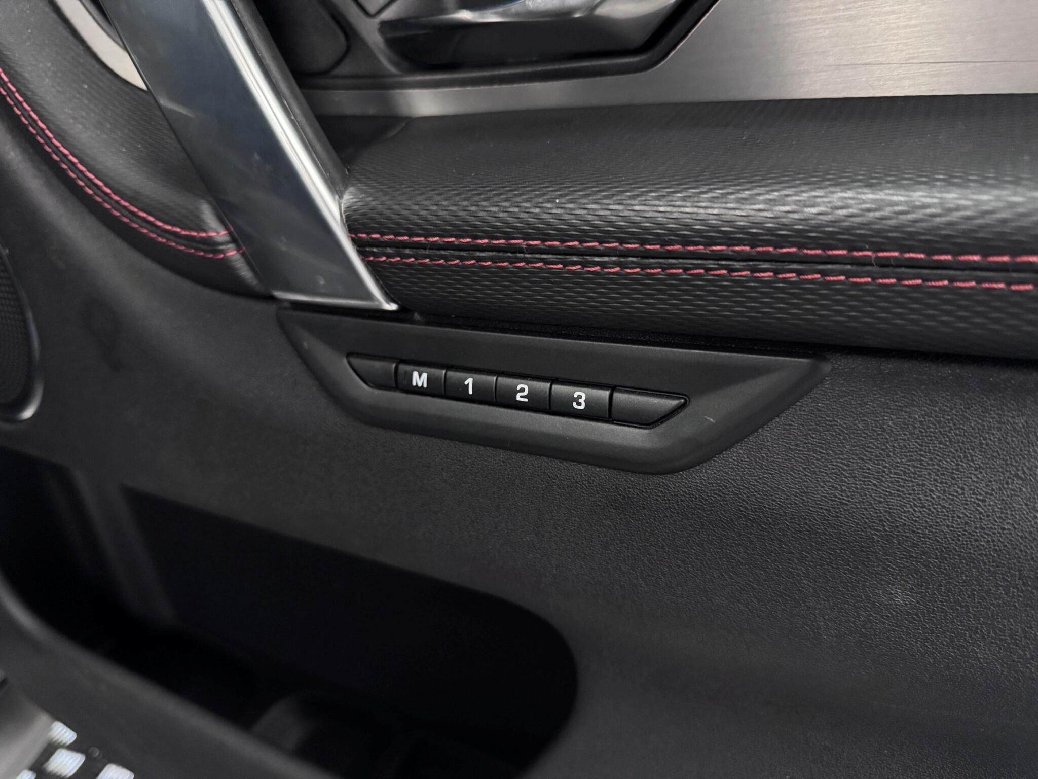 Land Rover Discovery Sport view 22