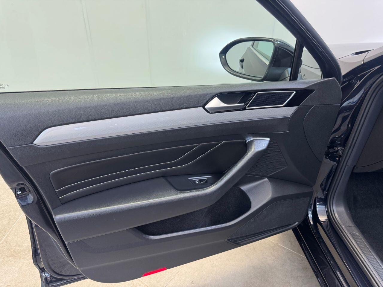 Volkswagen Passat view 42