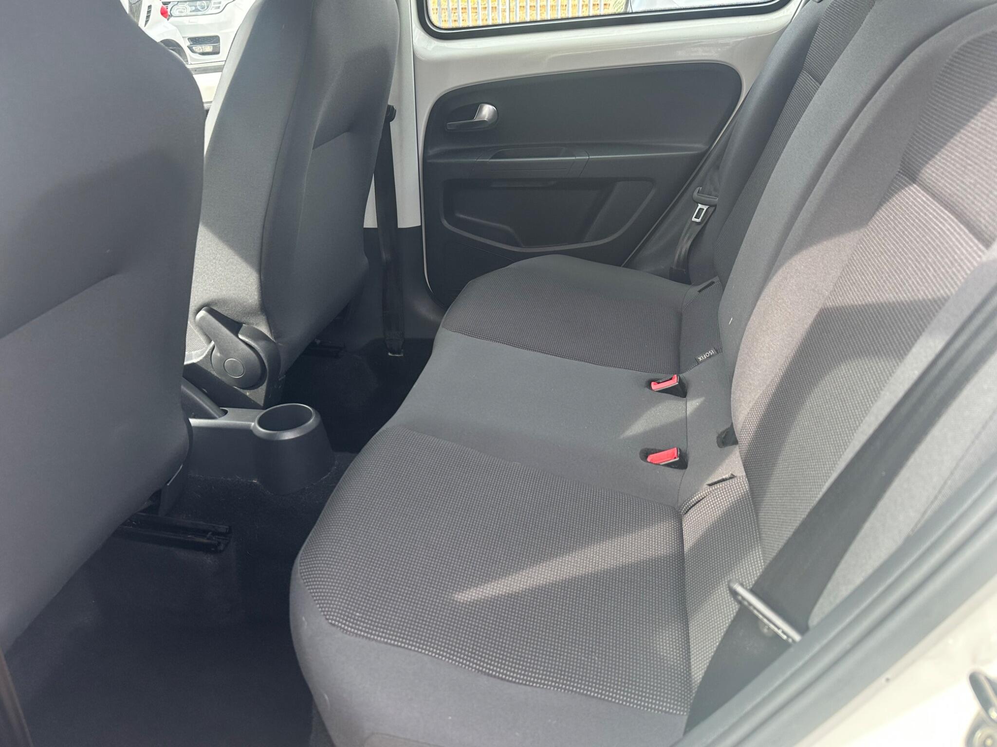 Volkswagen up! view 21