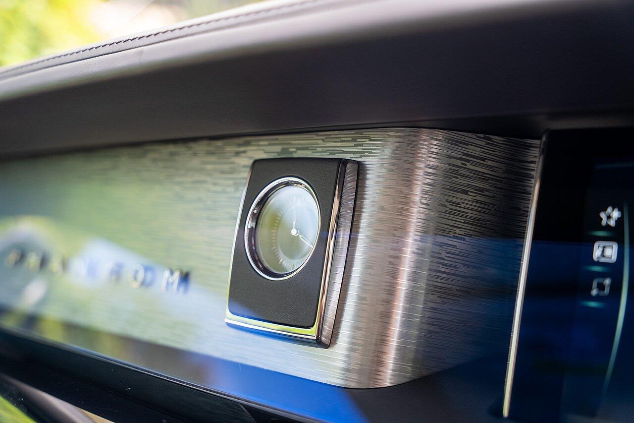 Rolls-Royce Phantom view 97