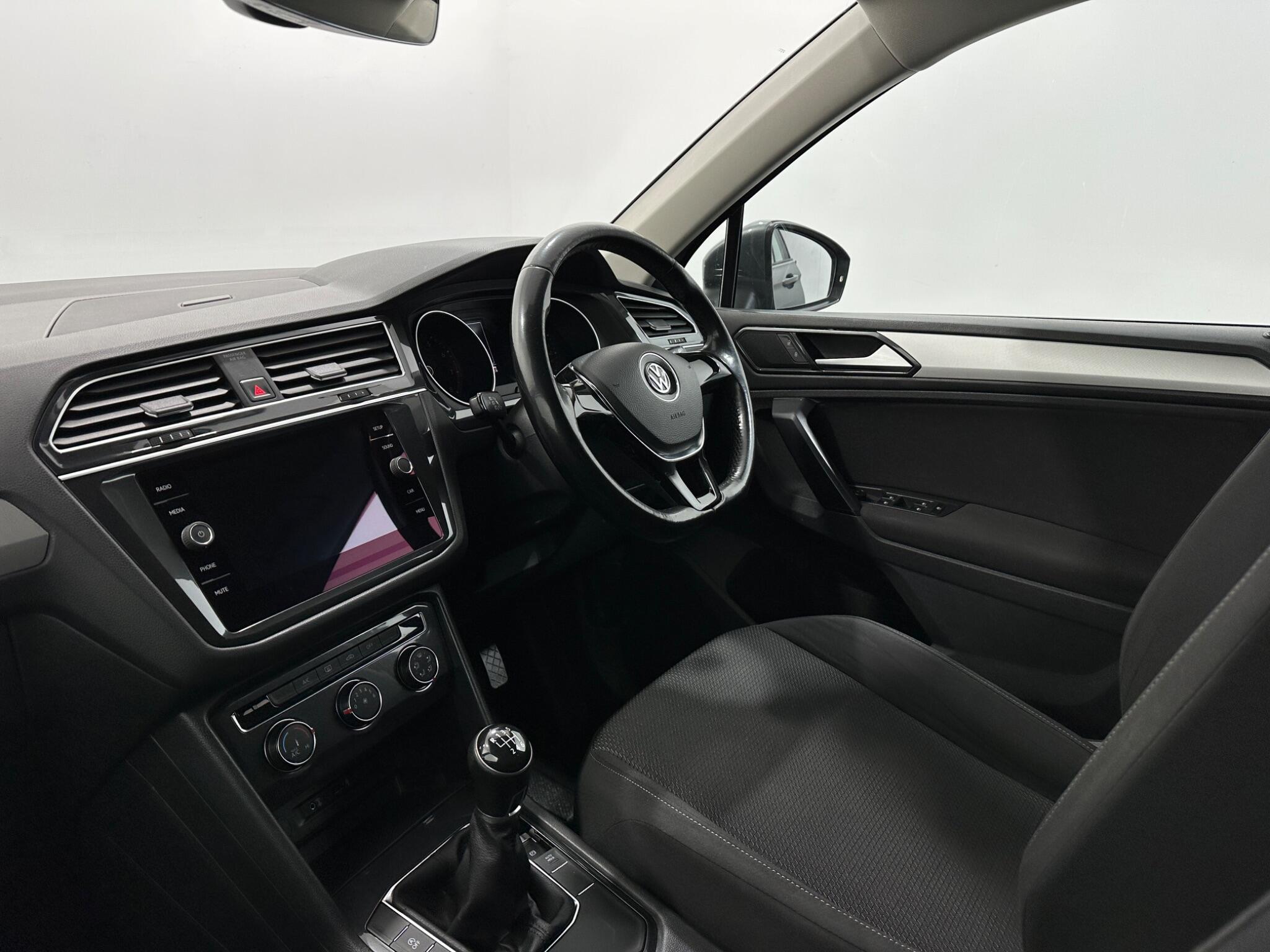 Volkswagen Tiguan view 26