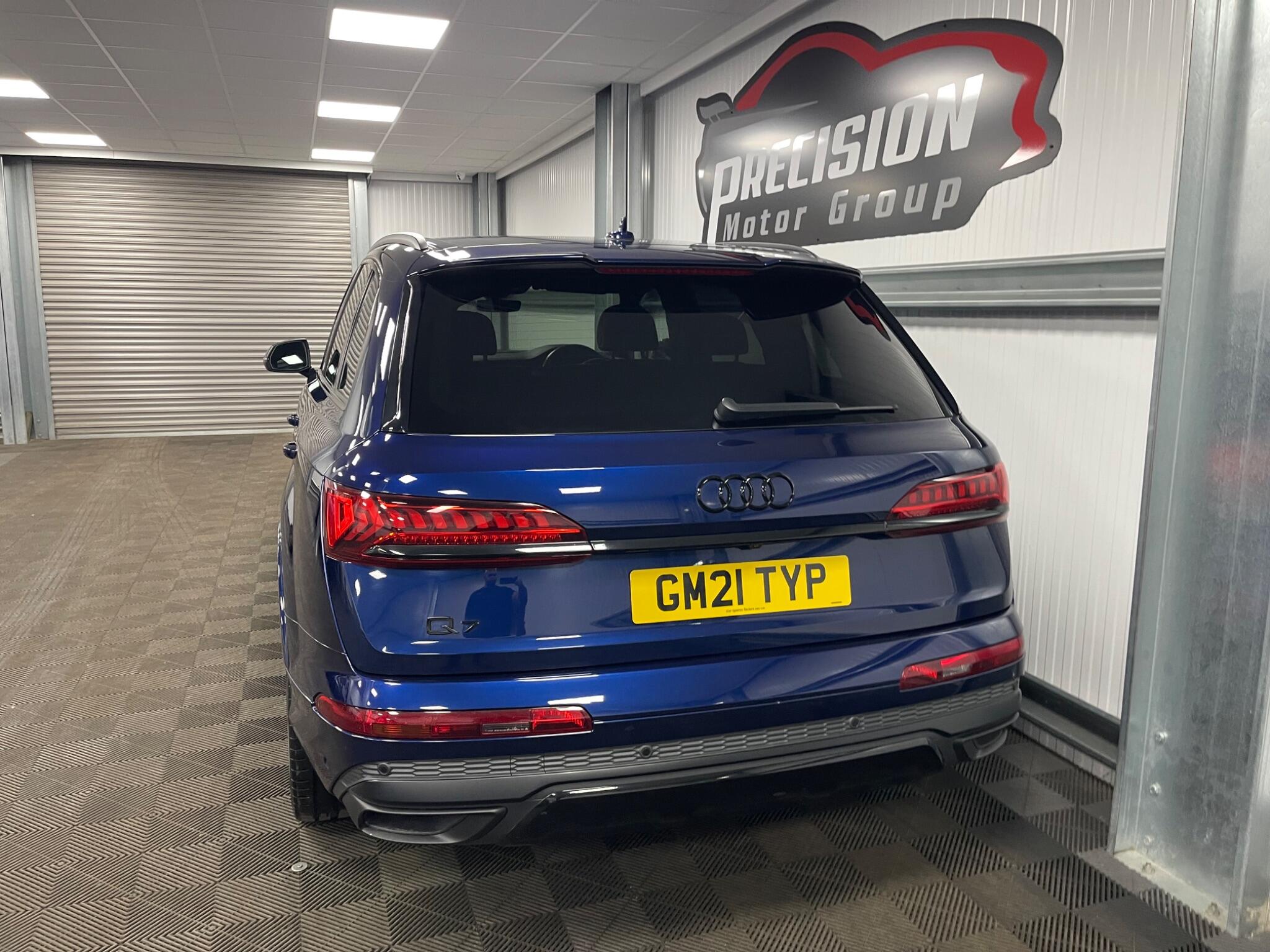 Audi Q7 view 20