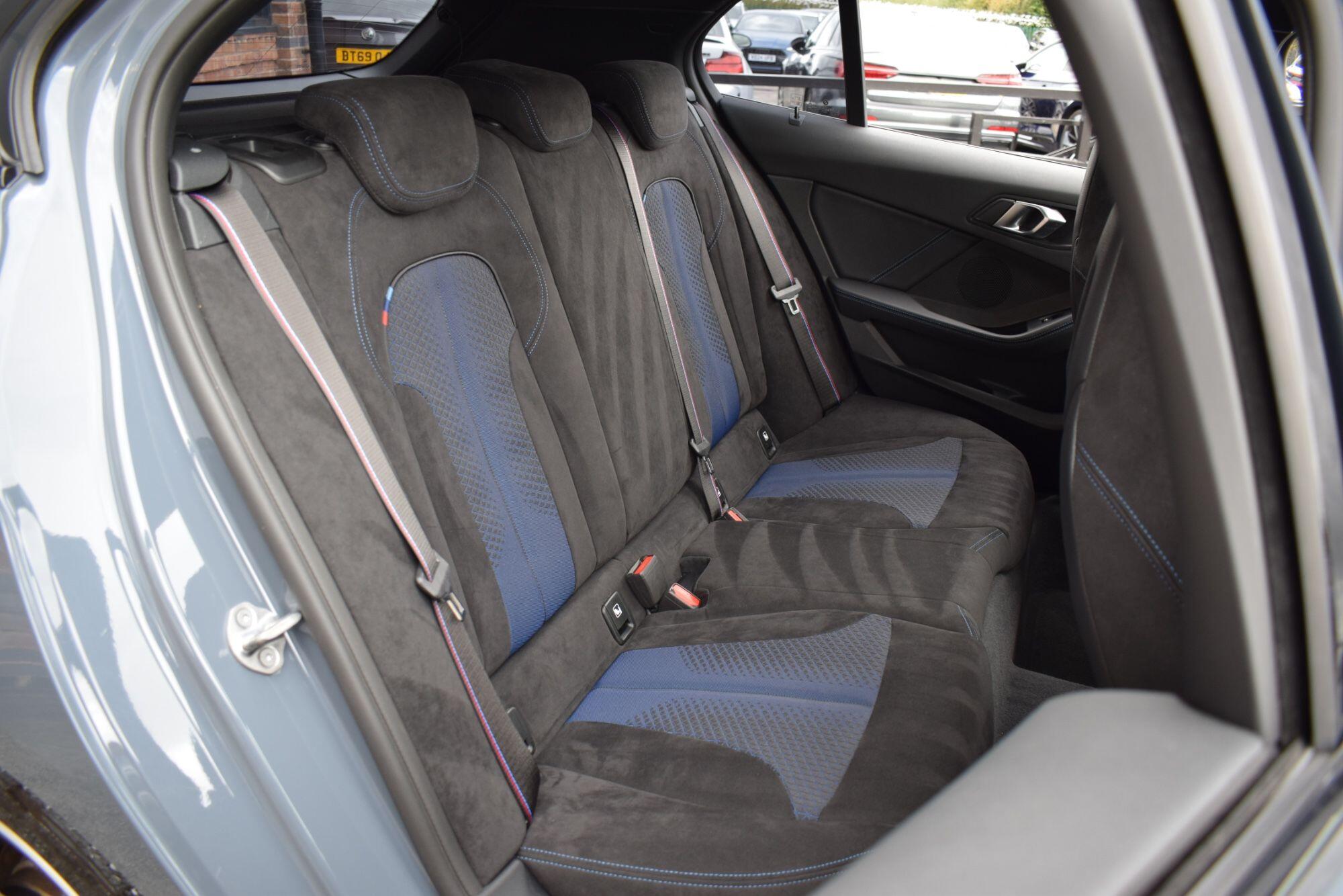 BMW 1 Series view 24
