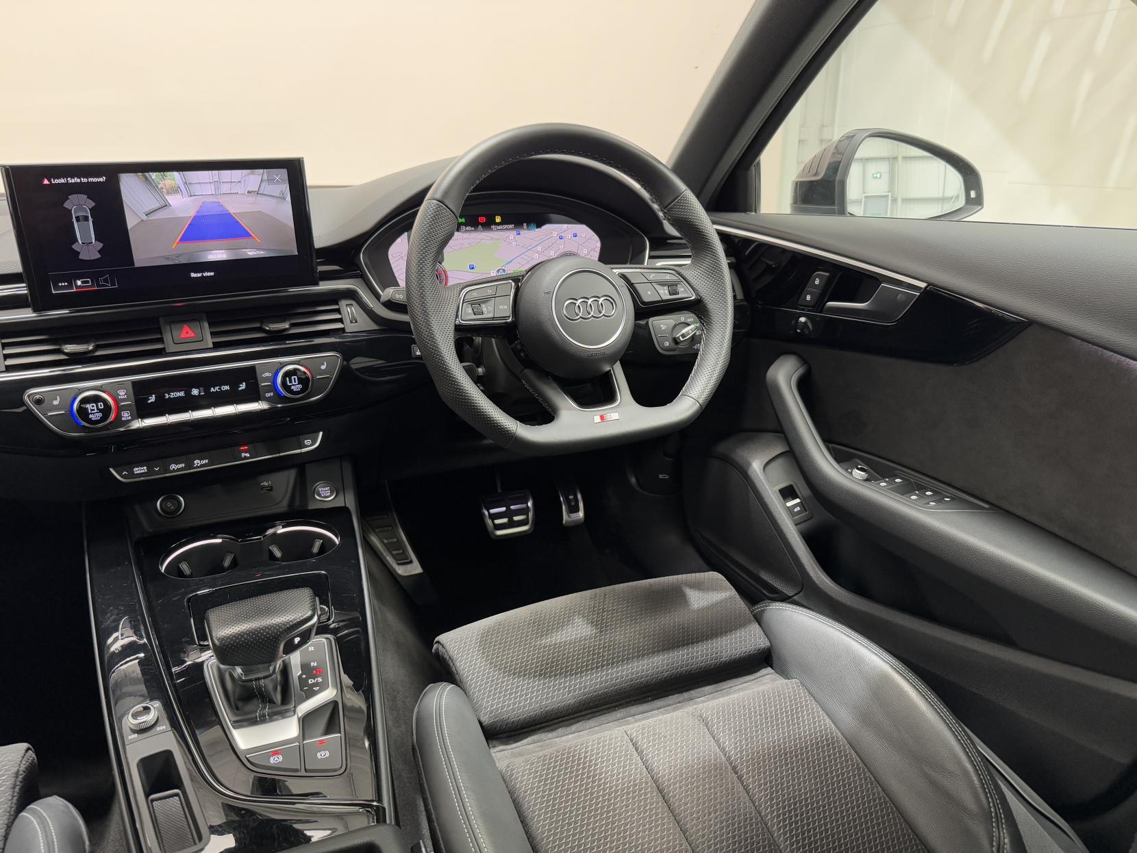 Audi A4 Avant view 18