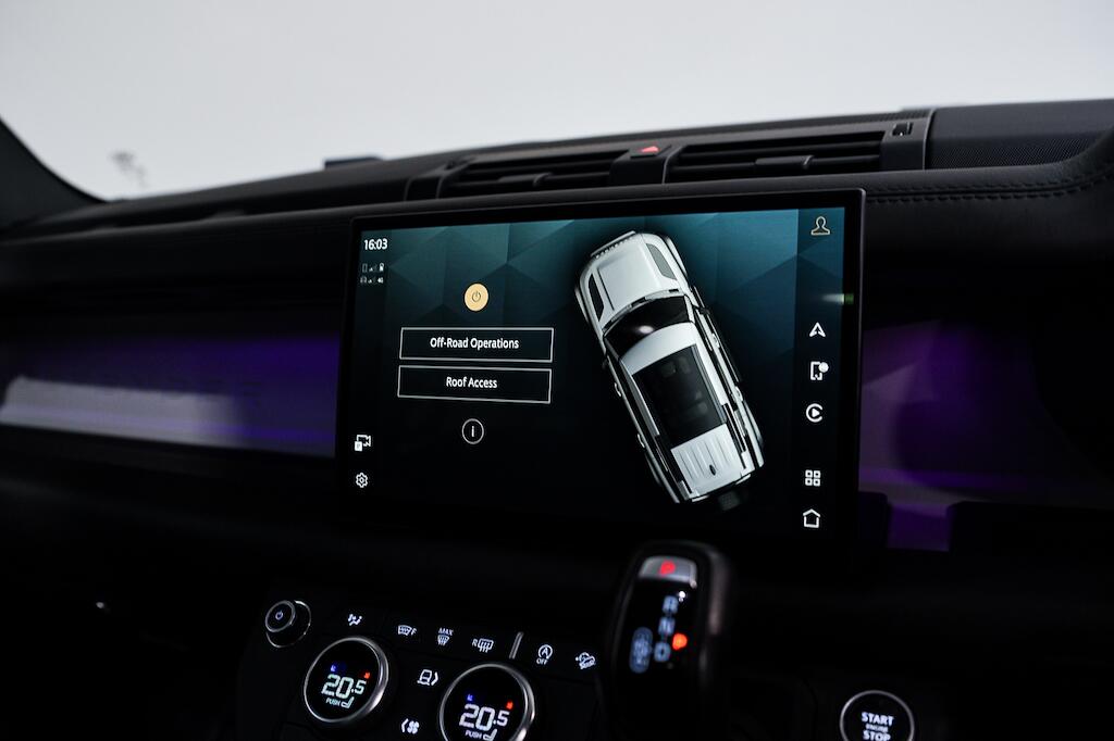 Land Rover Defender view 26