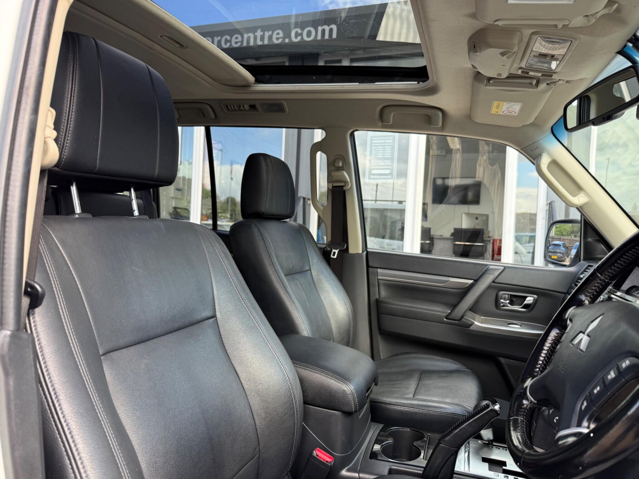 Mitsubishi Shogun view 10