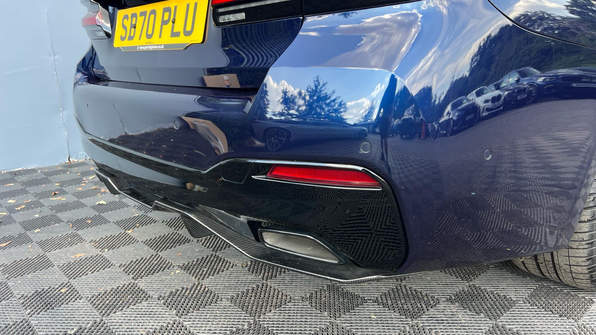 BMW 5 Series view 28